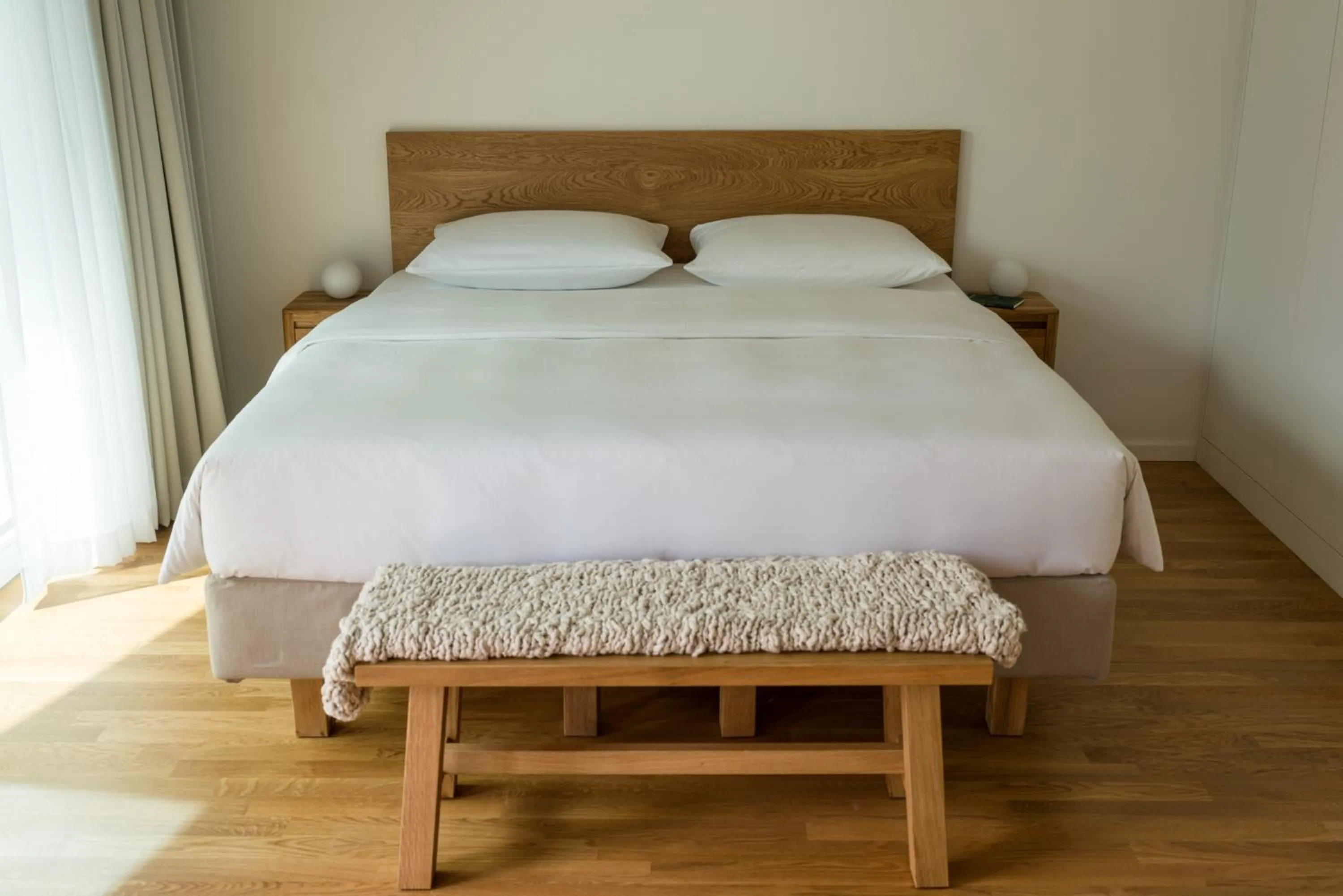 Bed in Carlotta Apartments