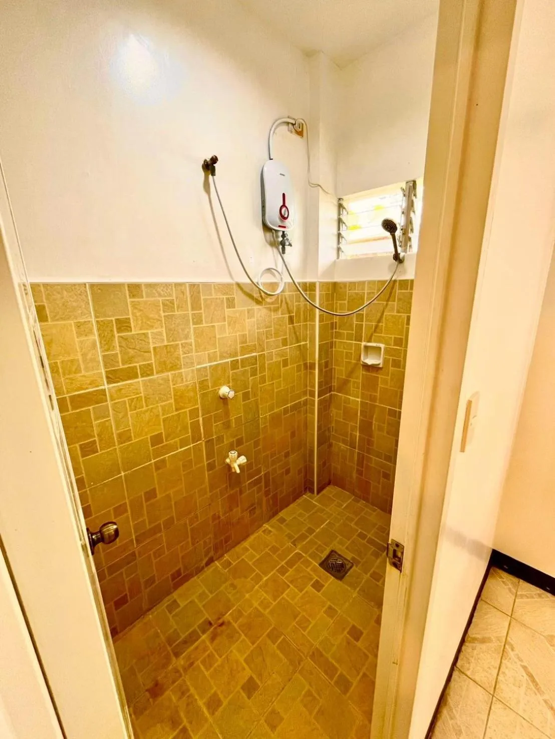 Shower in CHIISAI NATSU RESORT