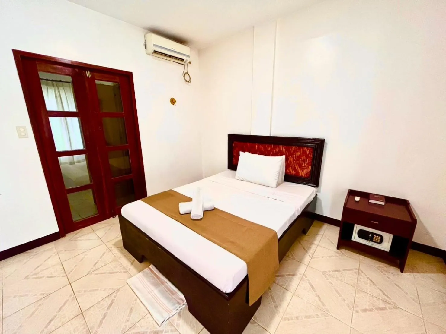 Bed in CHIISAI NATSU RESORT