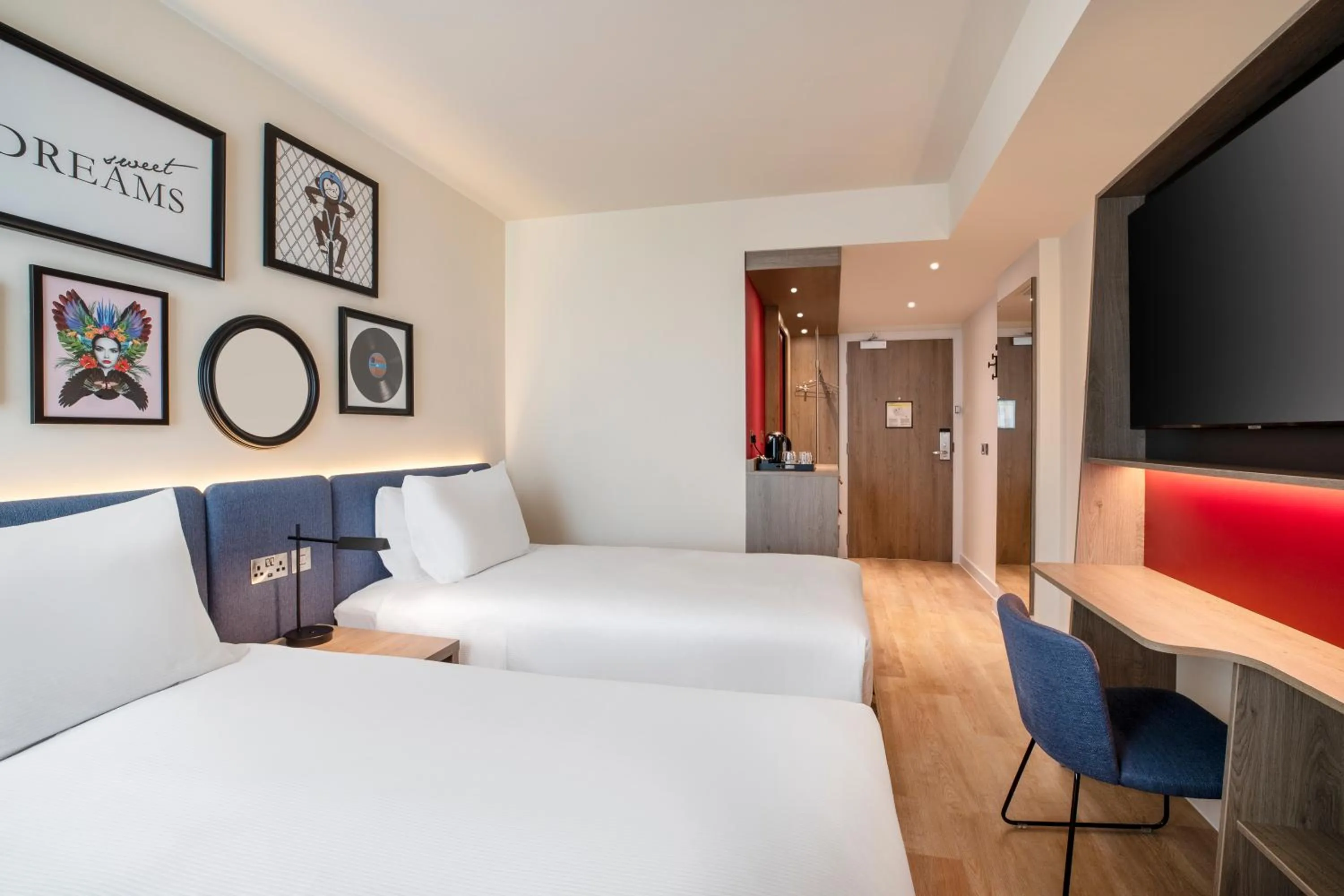 Bedroom, Bed in Hampton By Hilton London City