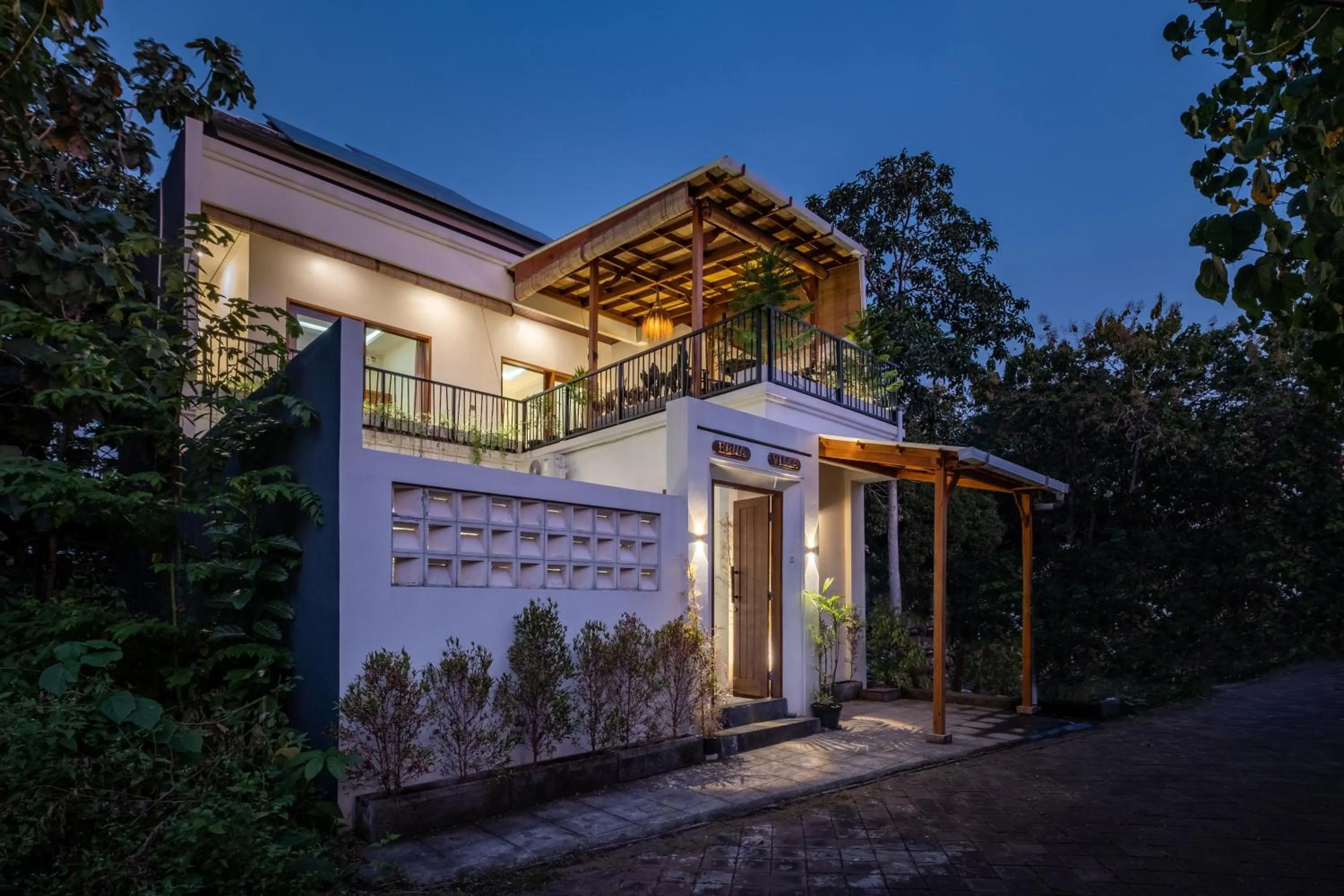 Property building in Erna Villa