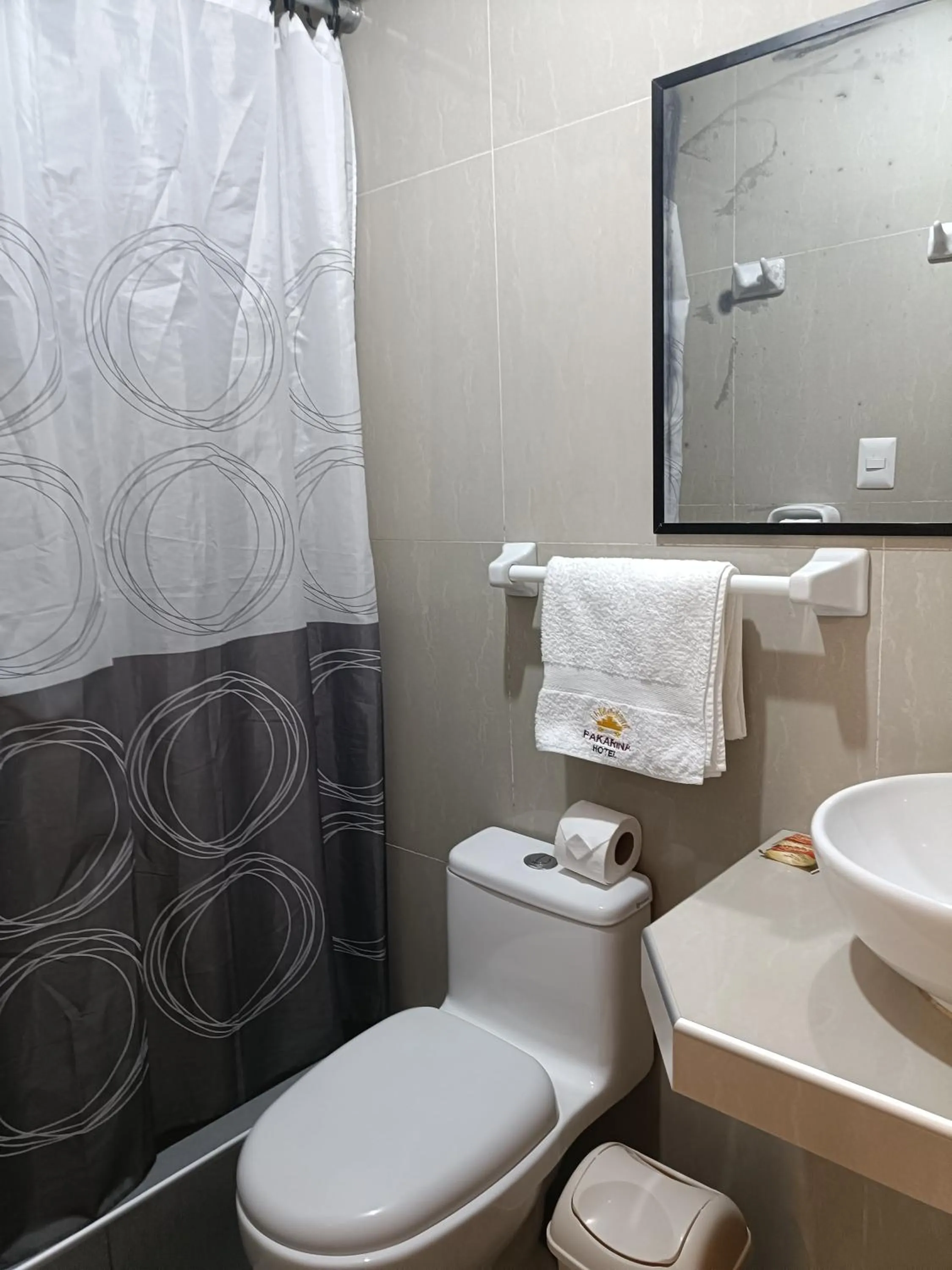 Shower in PAKARINA HOTEL