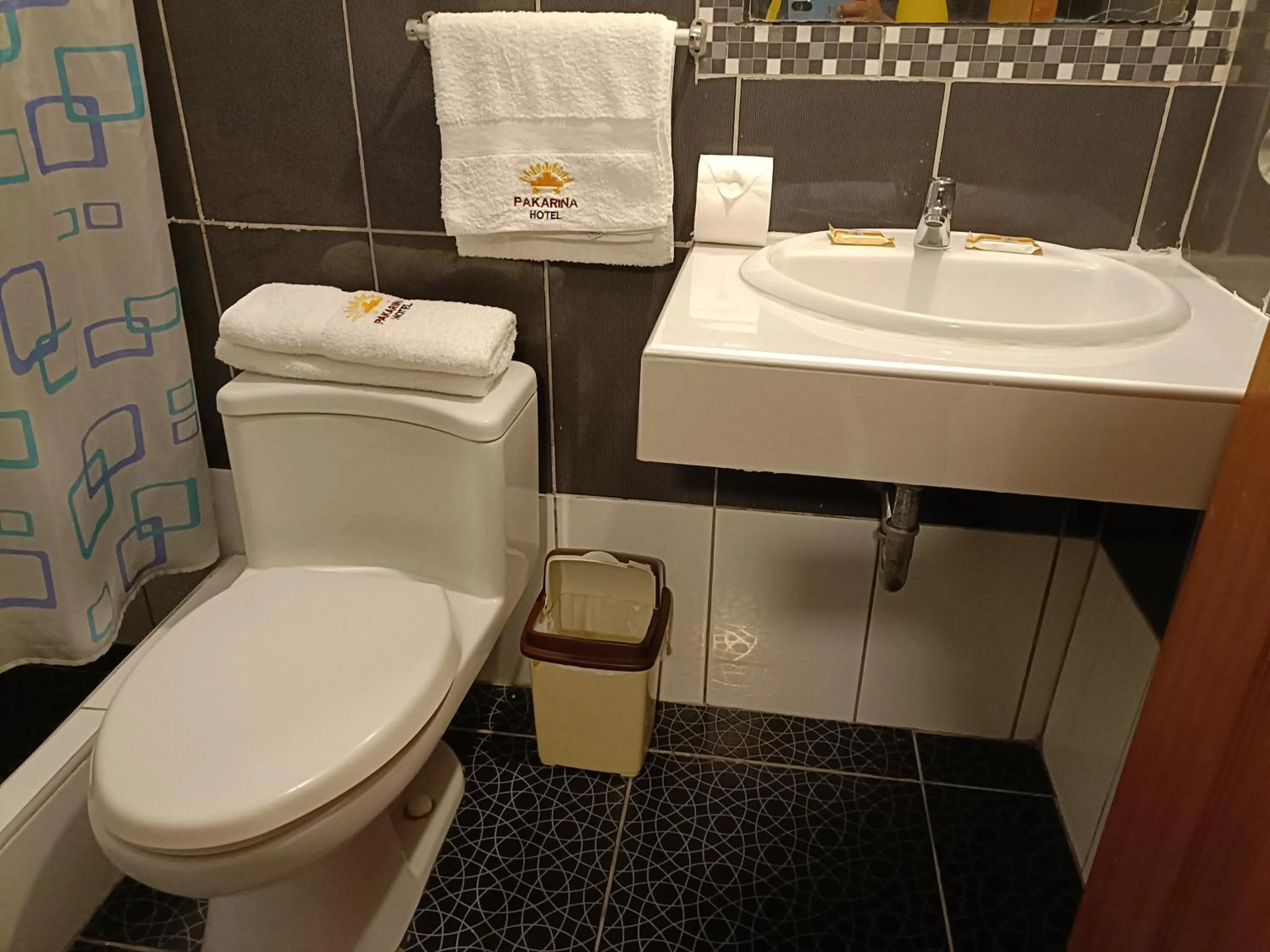 Toilet in PAKARINA HOTEL