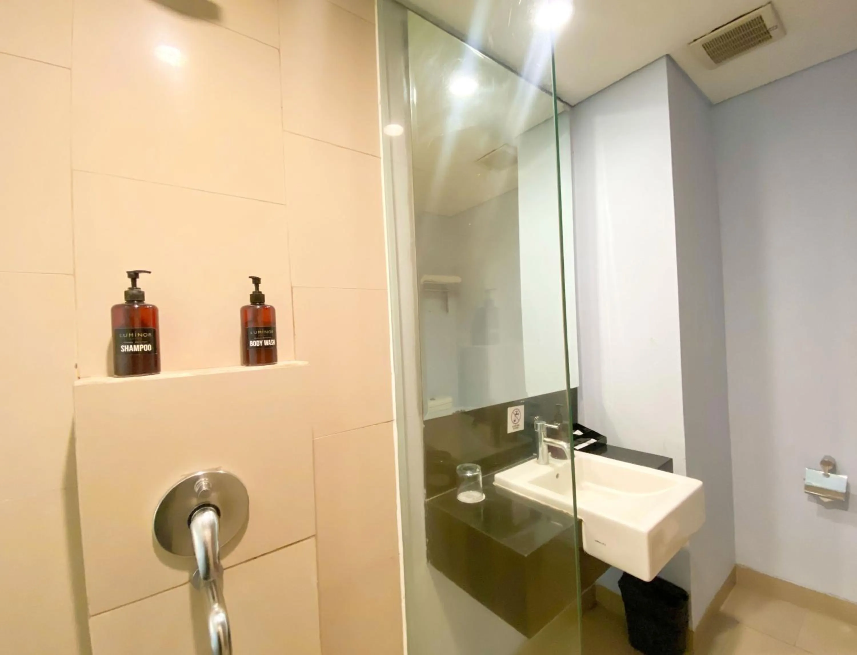 Bathroom in Luminor Hotel Metro Indah Bandung - Free Breakfast - Free Exclusive Gym - Free Aesthetic Afternoon Tea or Coffee