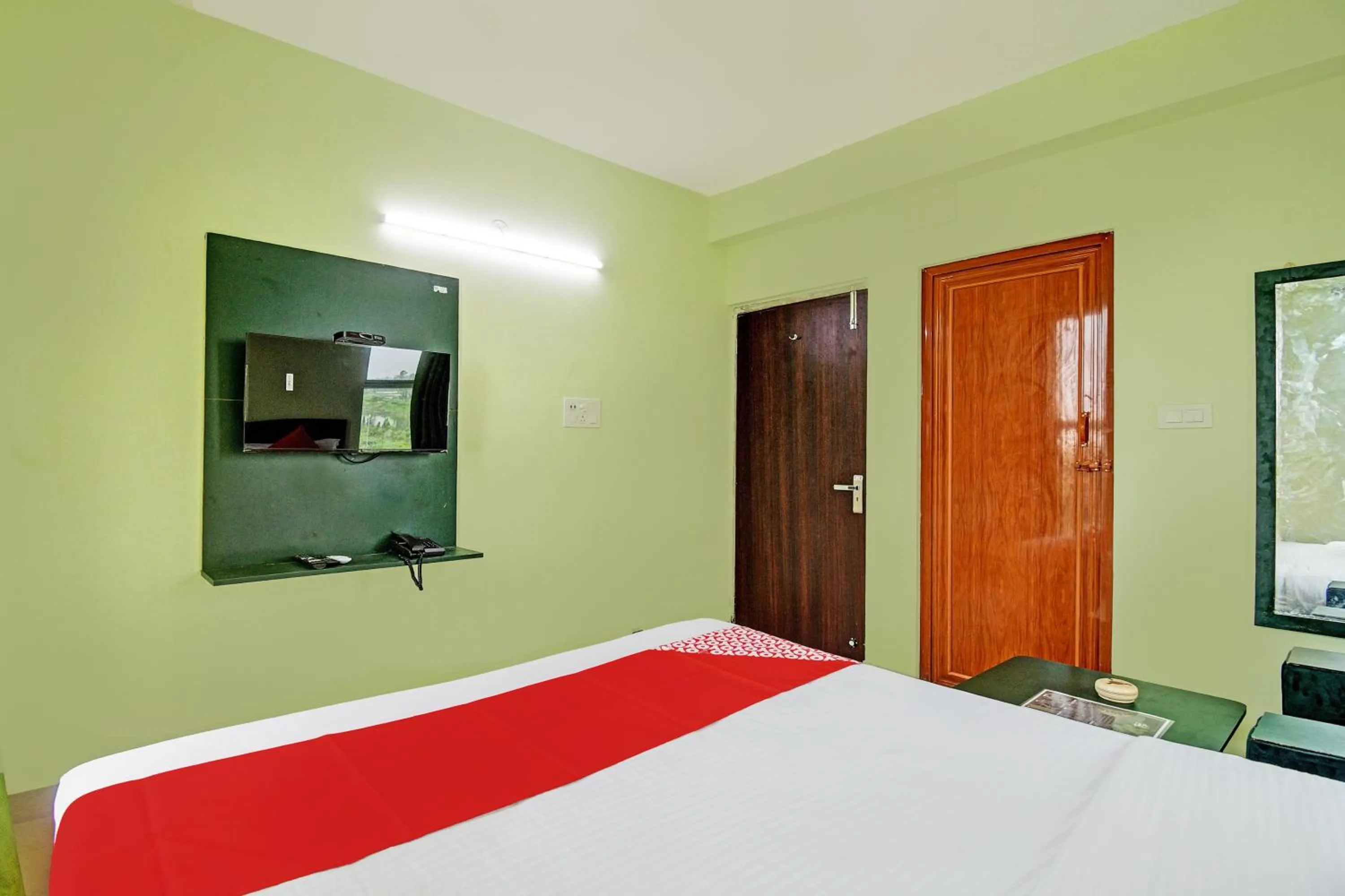 Bedroom, Bed in Hotel O Night Quine Guest House