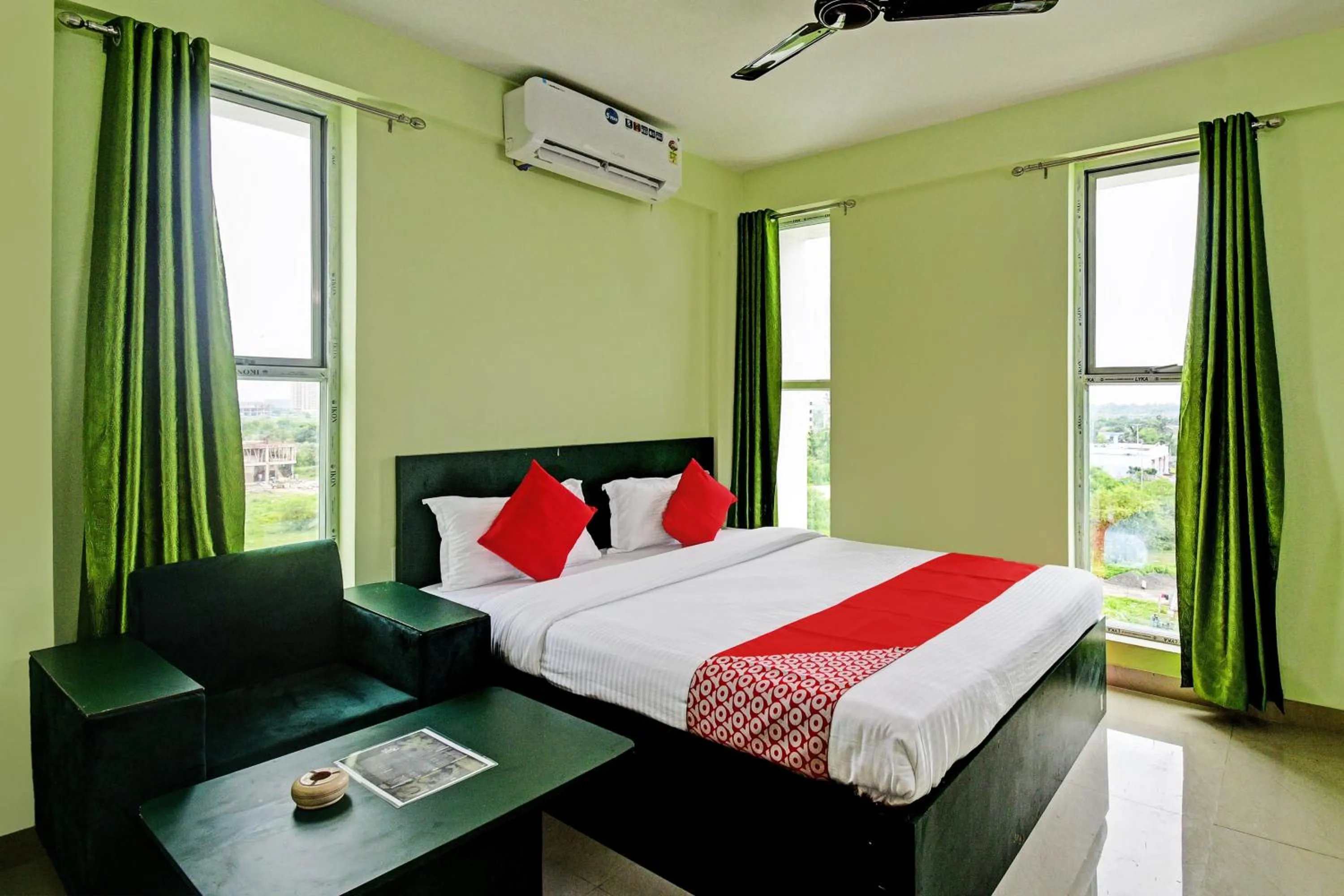 Bedroom, Bed in Hotel O Night Quine Guest House