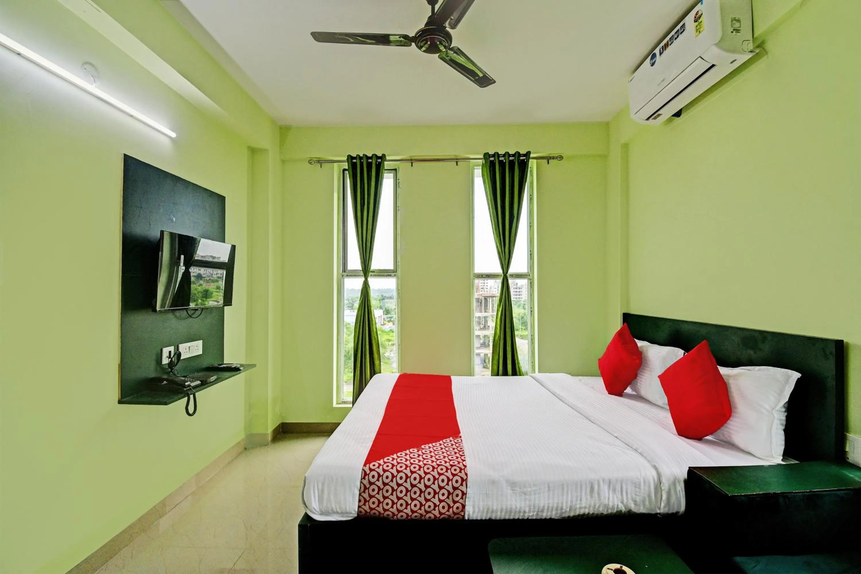 Bedroom, Bed in Hotel O Night Quine Guest House