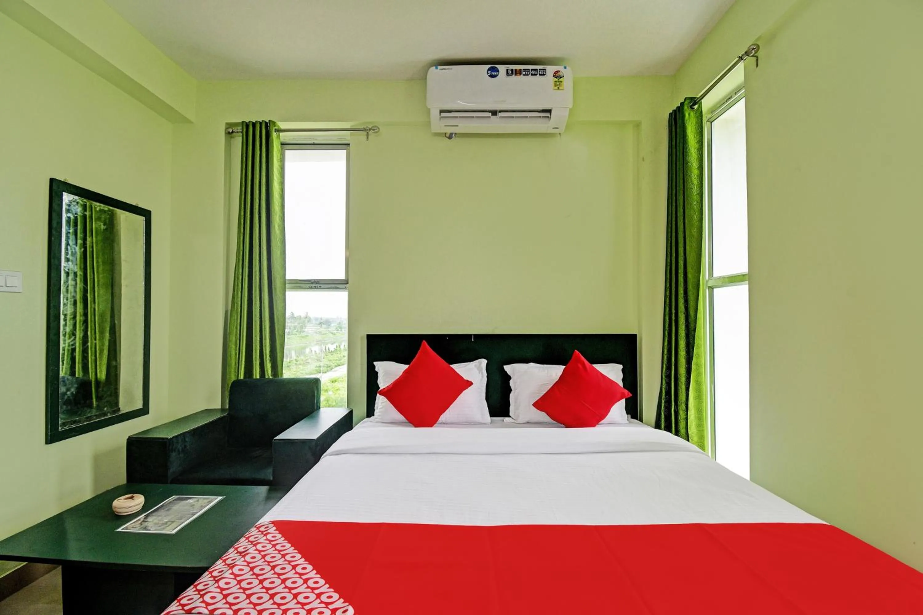 Bathroom, Bed in Hotel O Night Quine Guest House