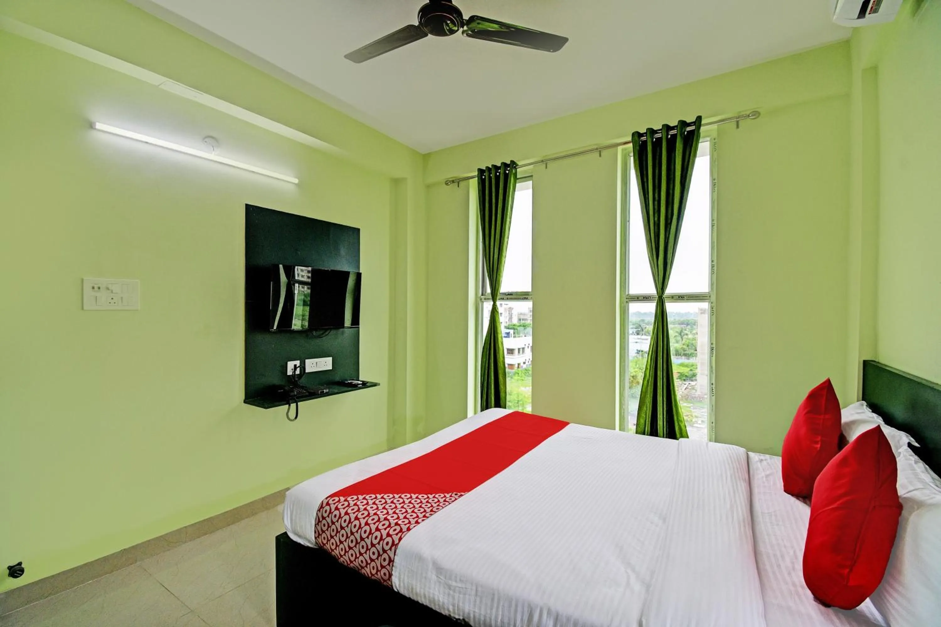 Bedroom, Bed in Hotel O Night Quine Guest House