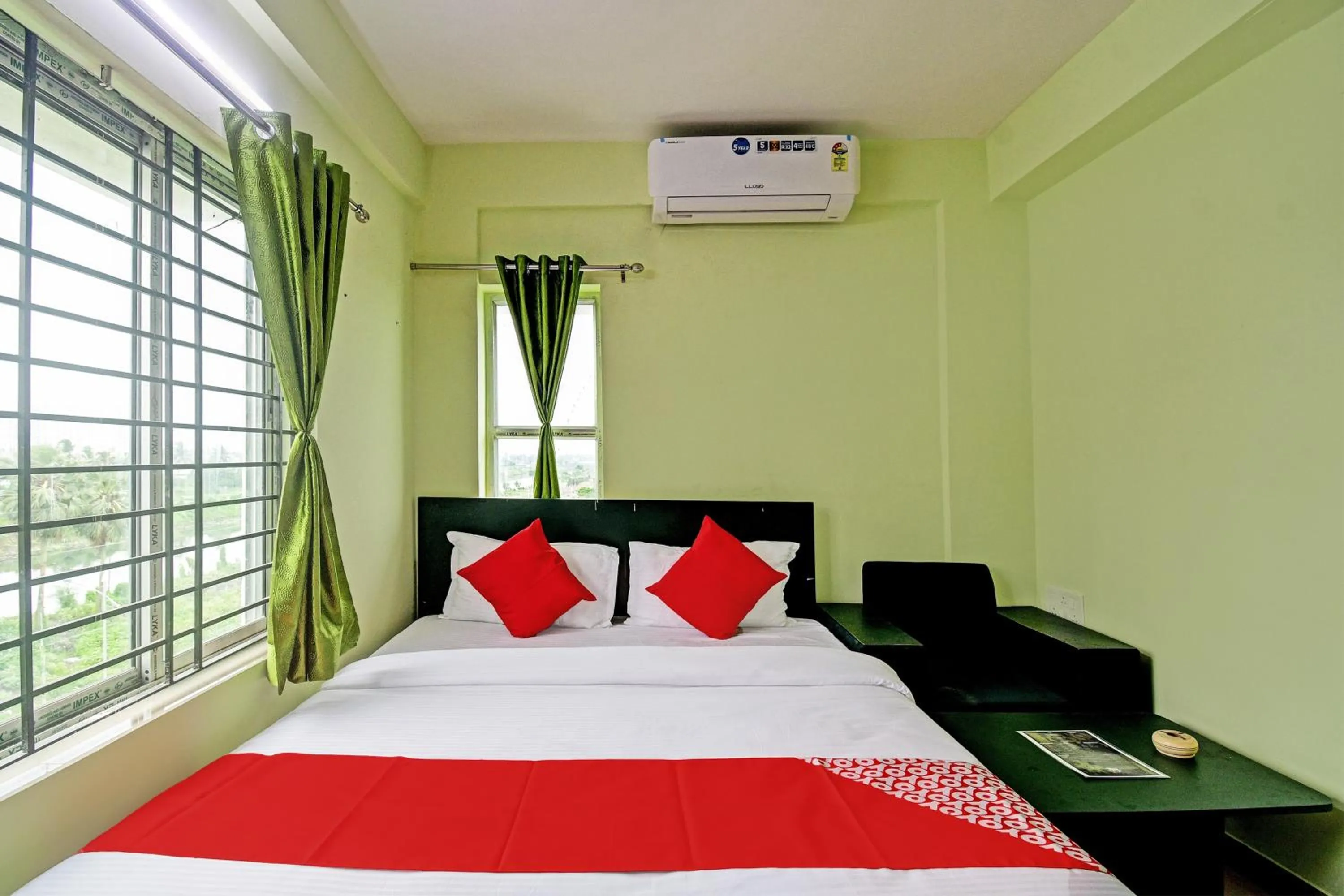 Bedroom, Bed in Hotel O Night Quine Guest House