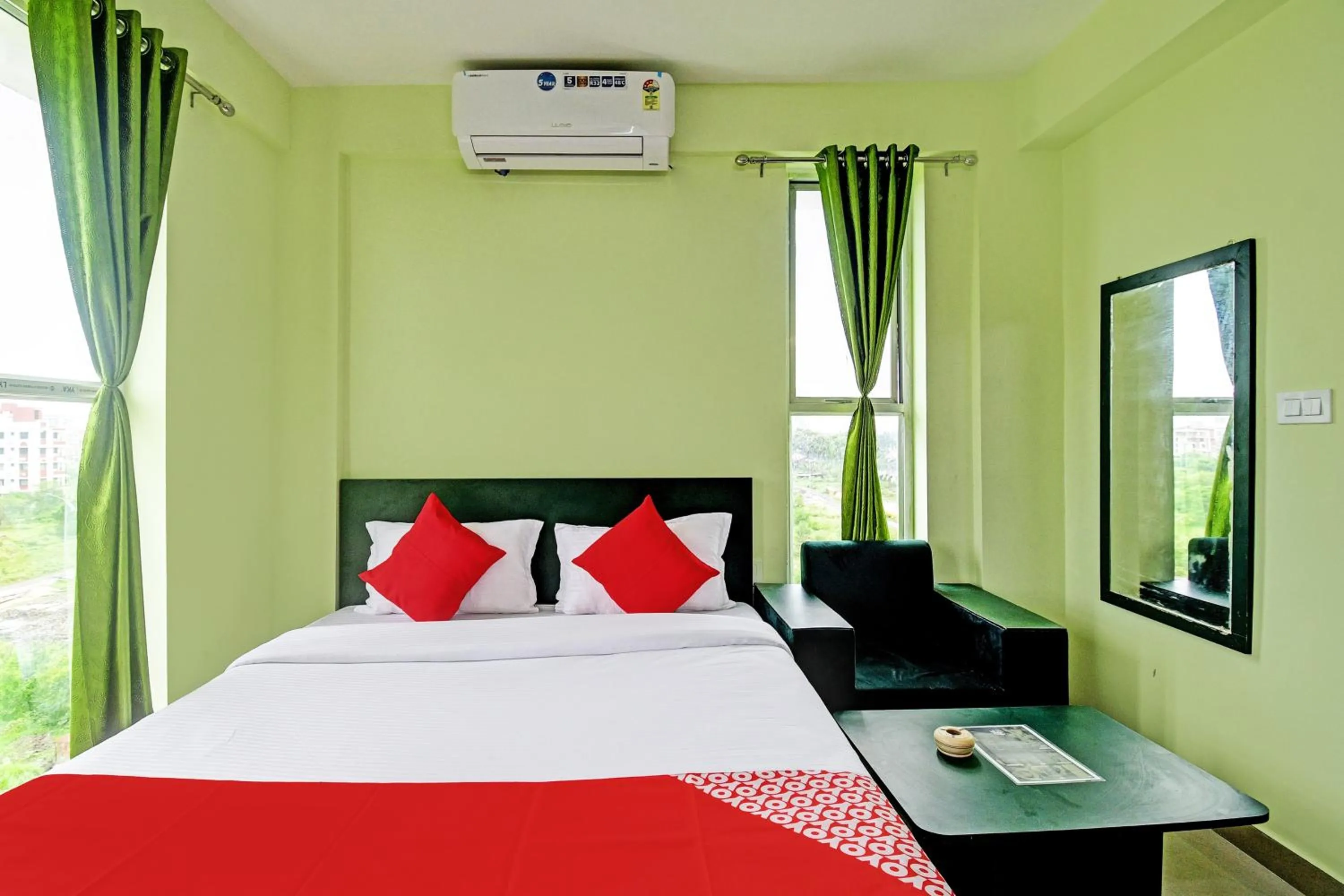 Bedroom, Bed in Hotel O Night Quine Guest House