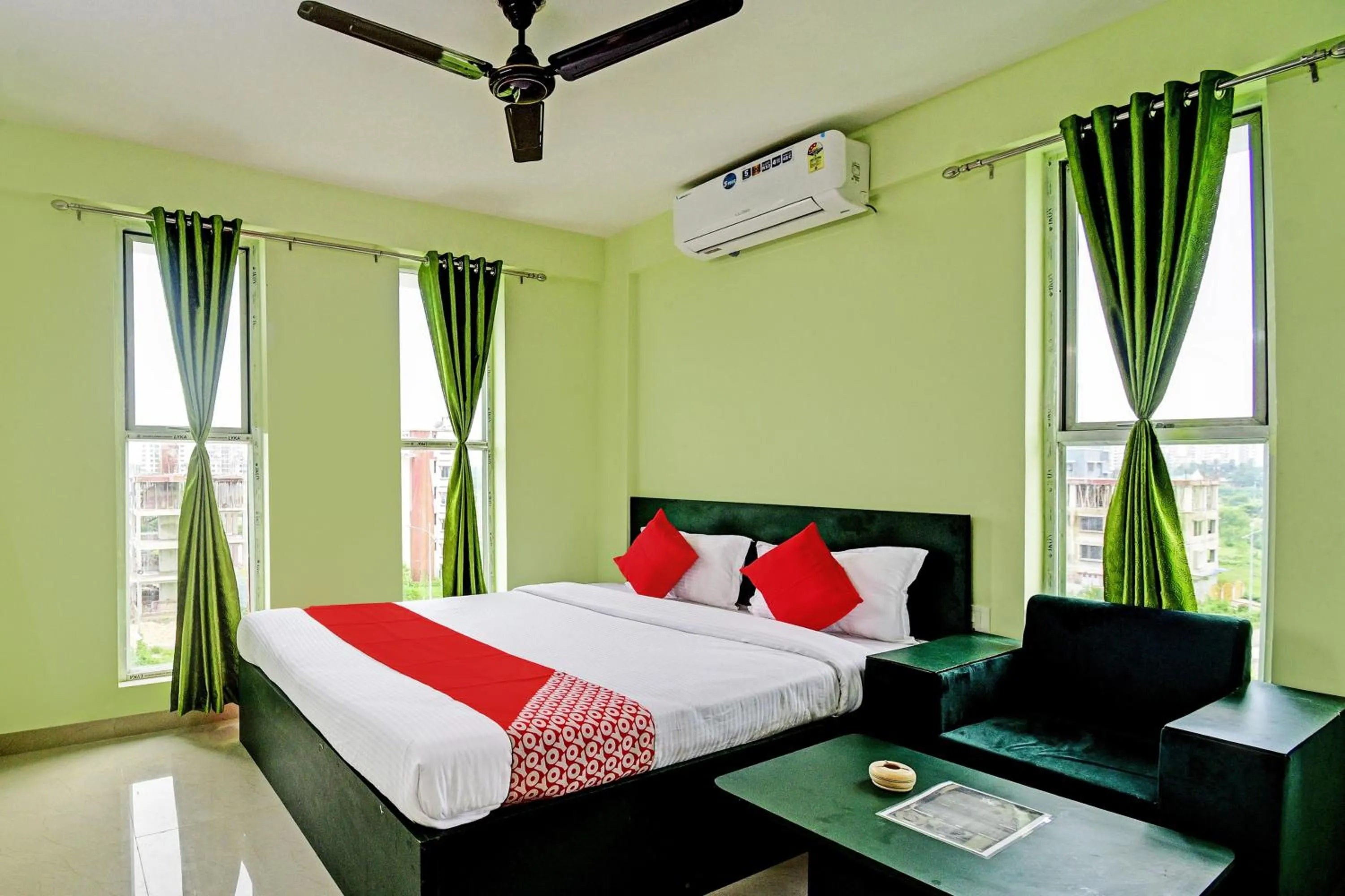 Bedroom, Bed in Hotel O Night Quine Guest House