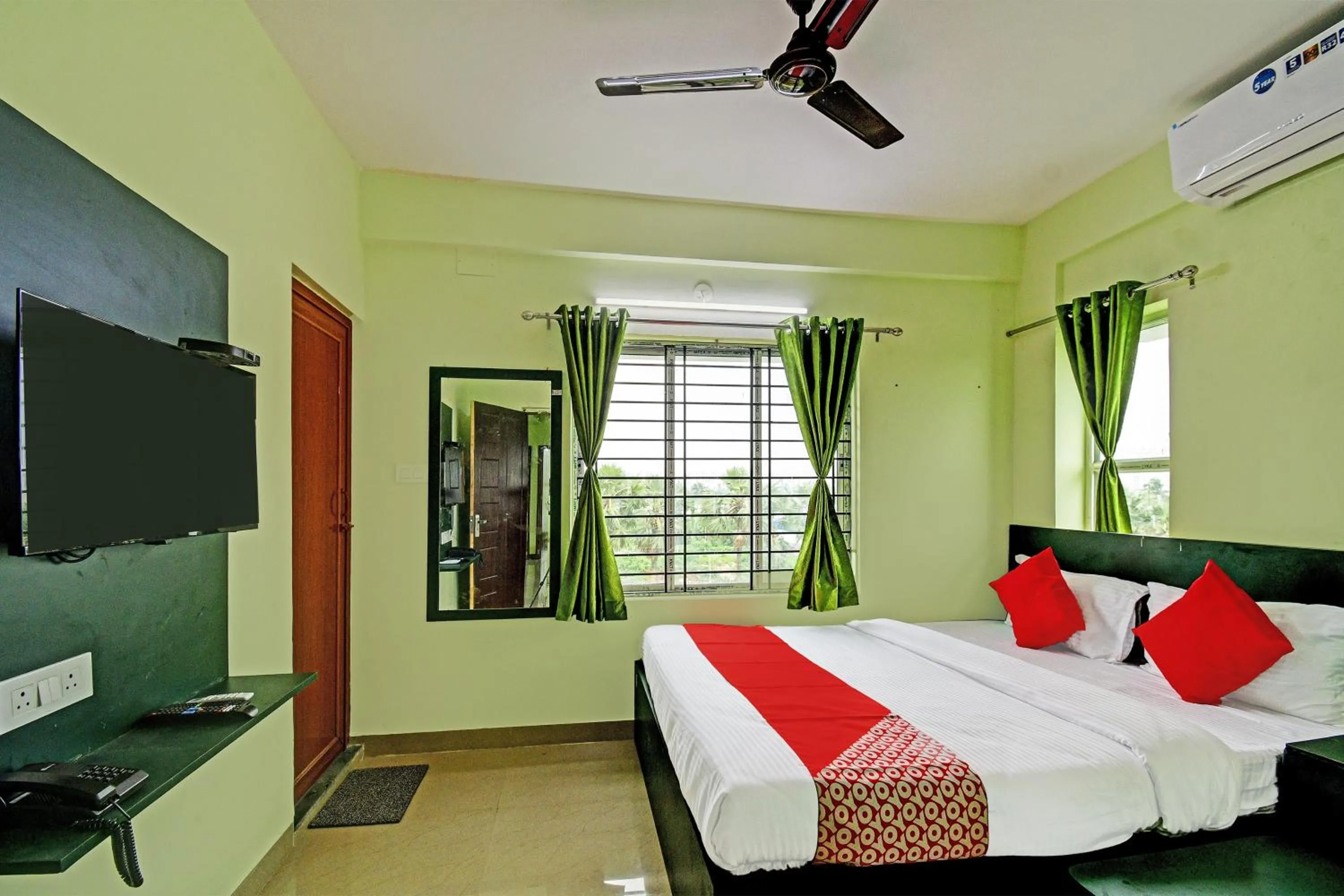 Bedroom, Bed in Hotel O Night Quine Guest House