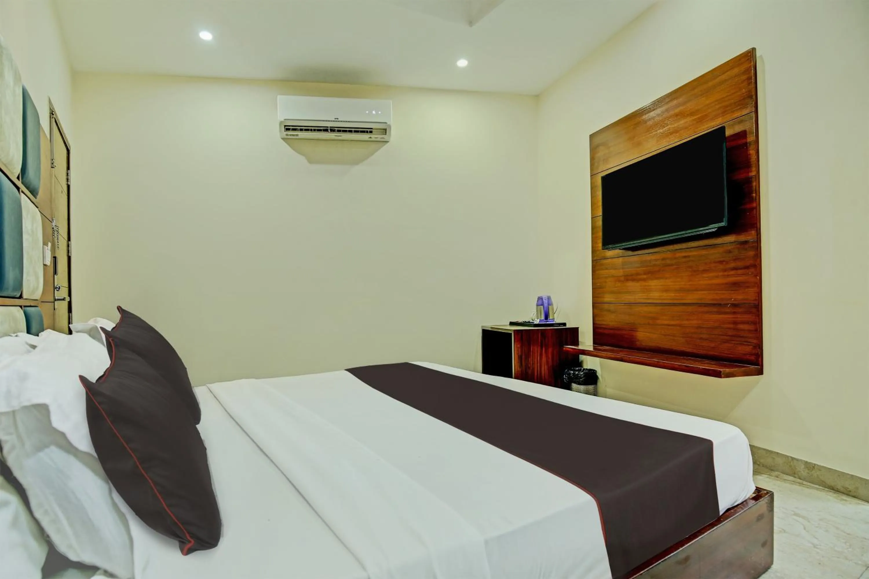 Bedroom, Bed in Super Townhouse Eastern View Formerly Vihaan Residency