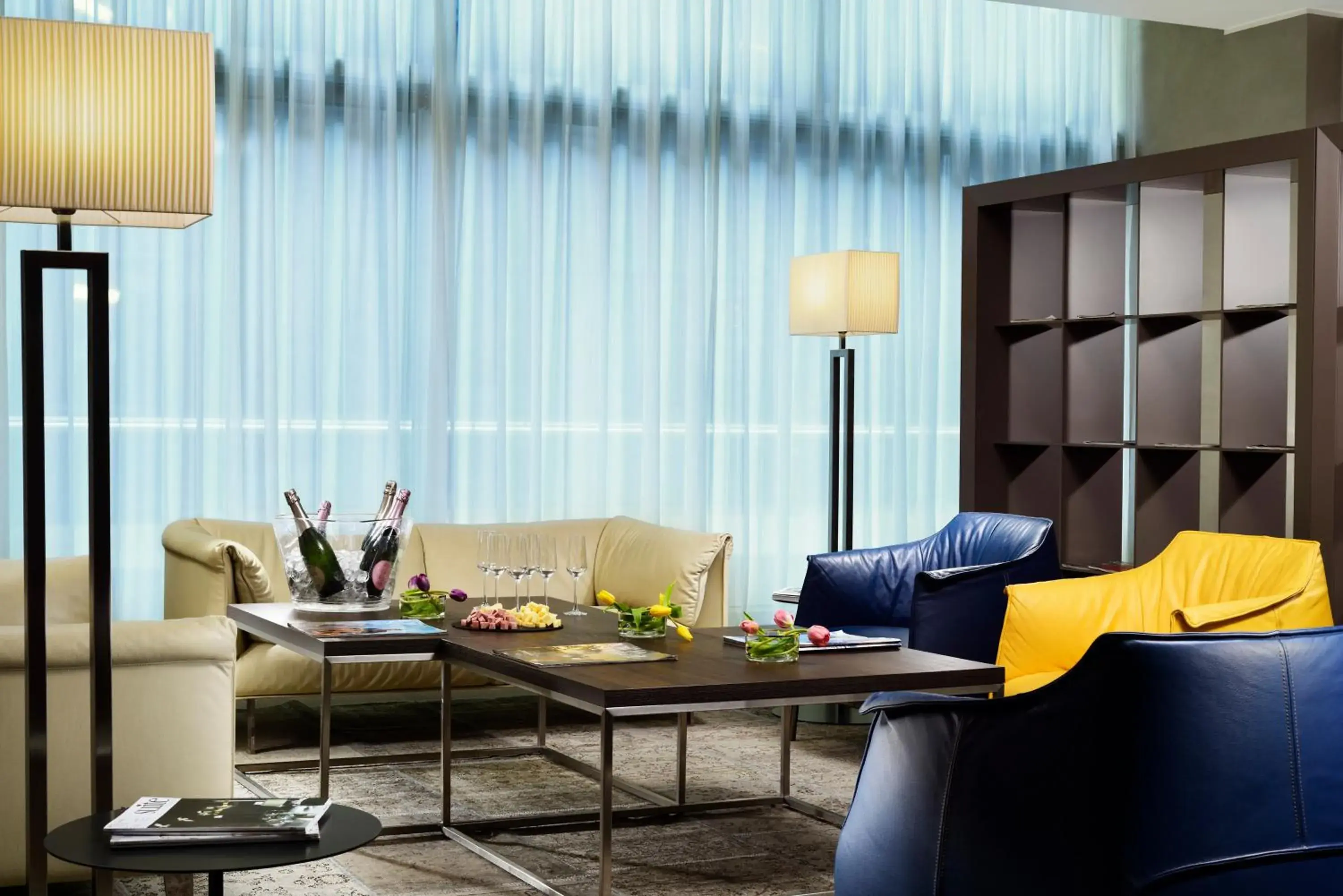 Lounge or bar in UNA Hotels San Vitale Bologna Lounge or bar in UNA Hotels San Vitale Bologna