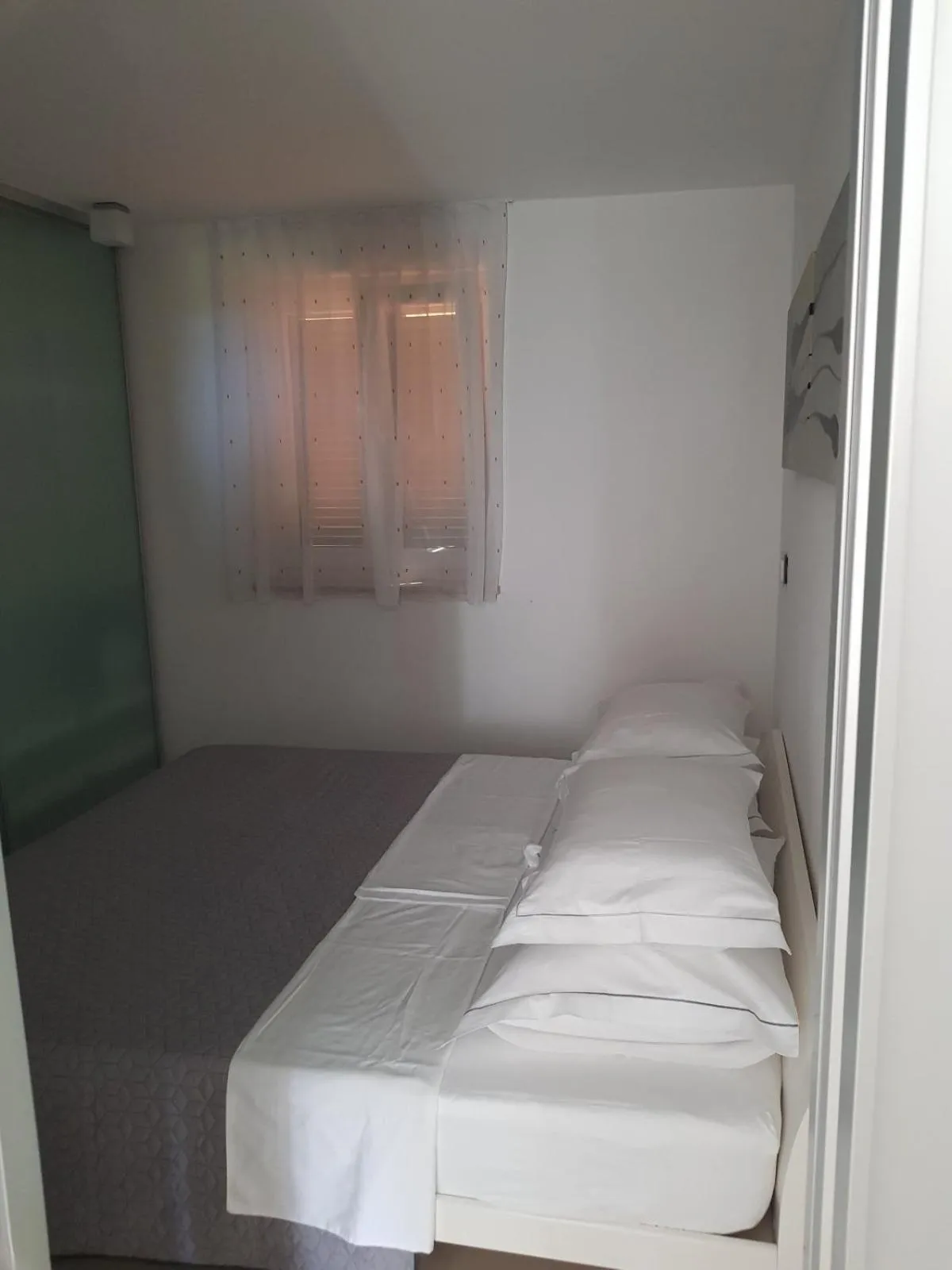 Bed in Apartments Fontana Zambratija