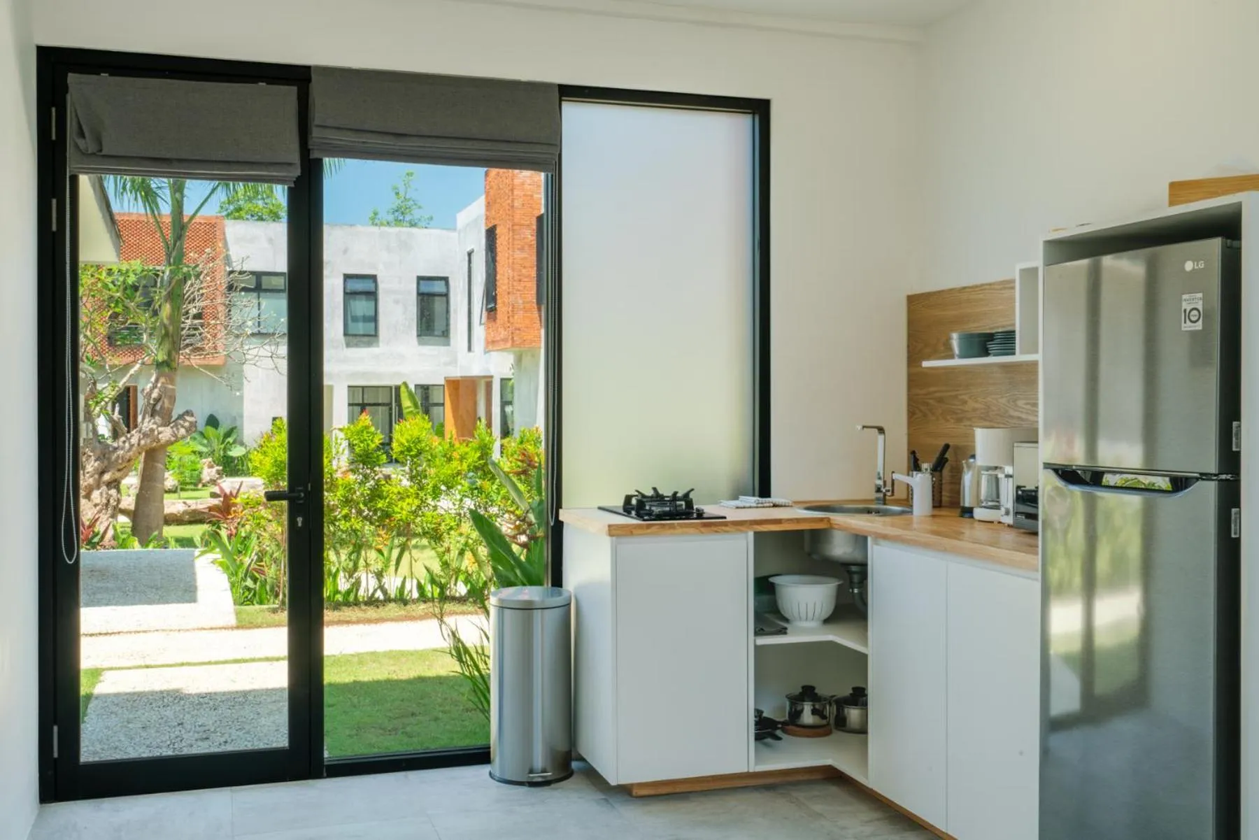 Kitchen or kitchenette in Umalas Living Villa