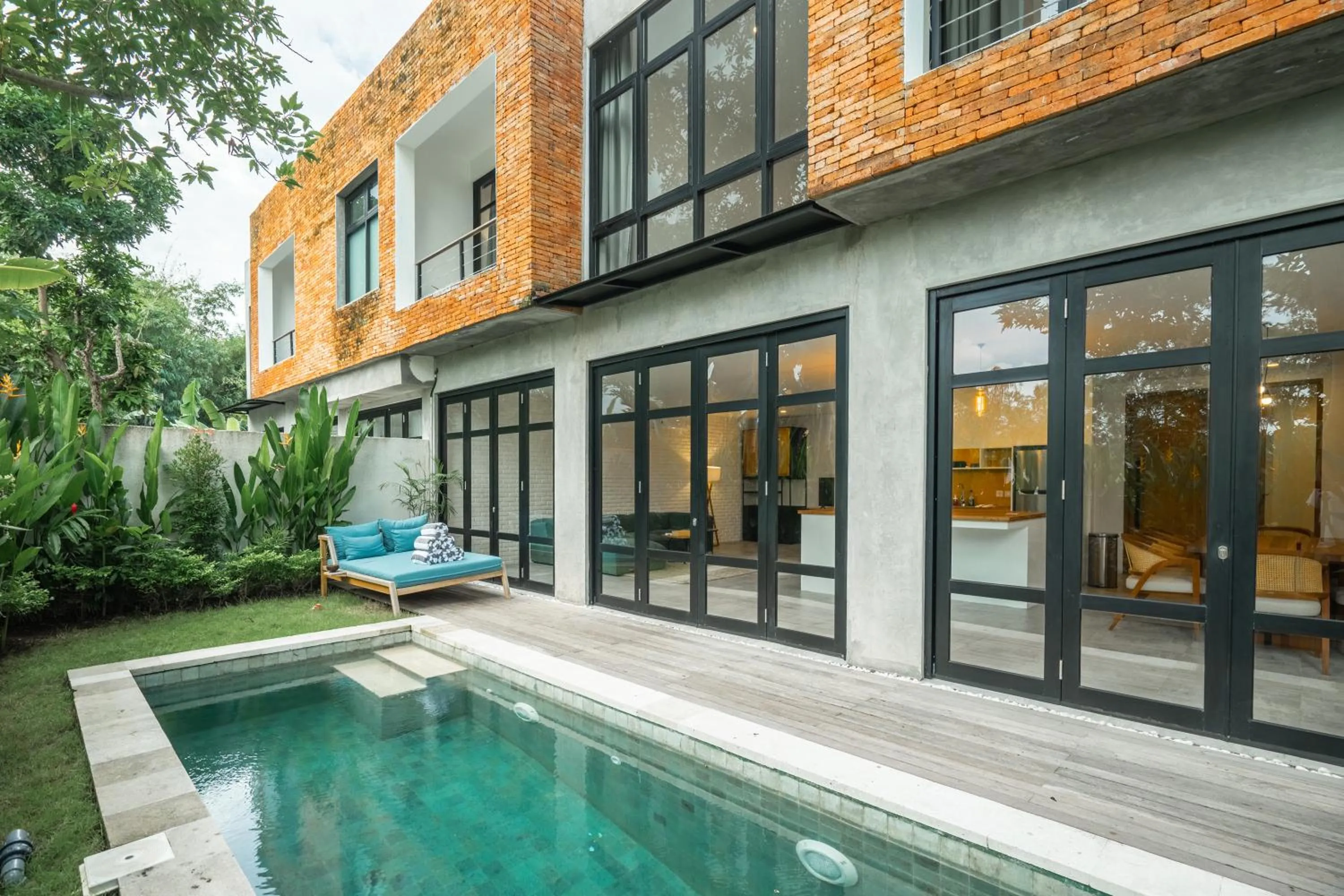 Three-Bedroom Apartment in Umalas Living Villa