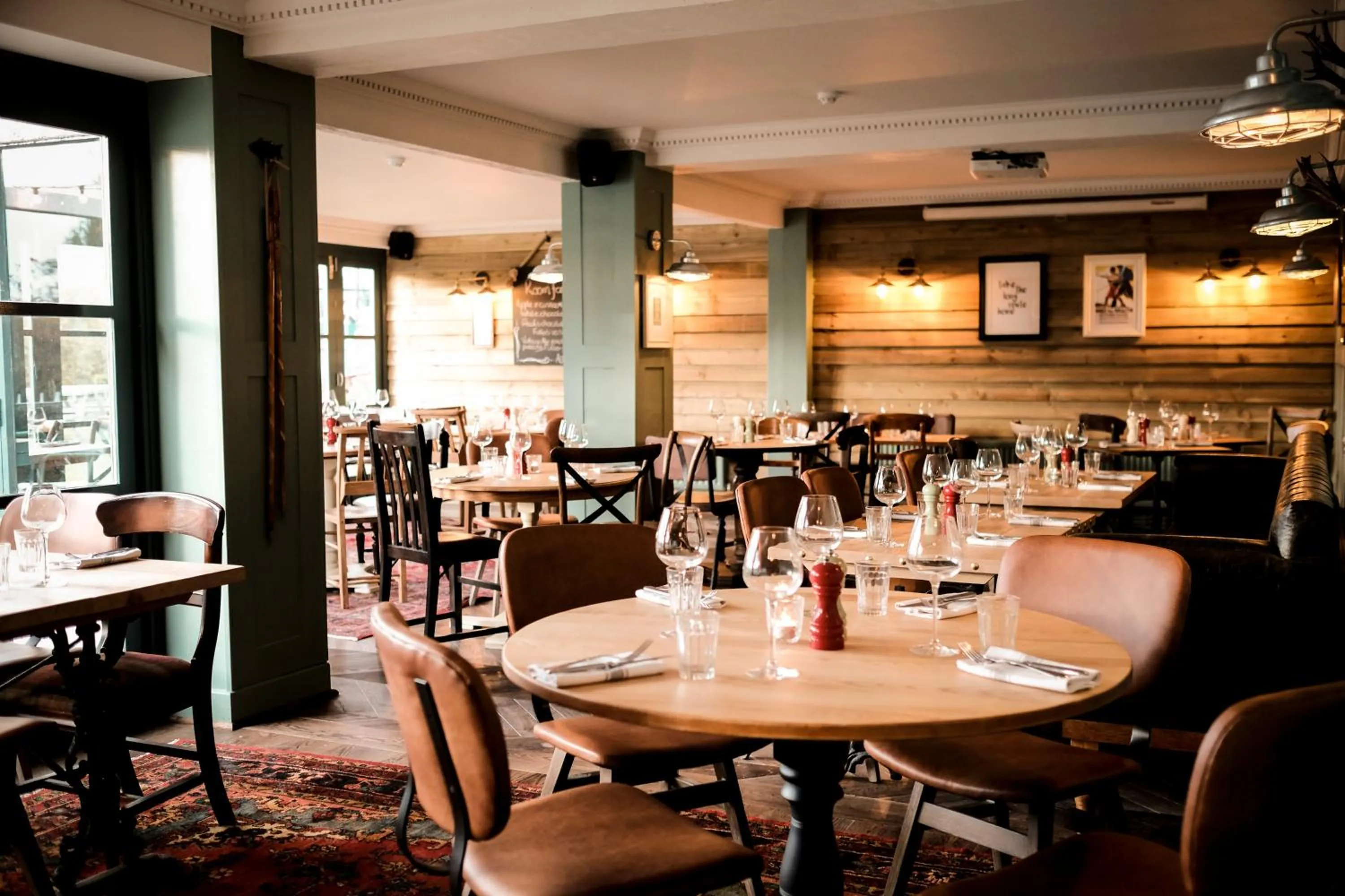 Restaurant/places to eat in Fisherman's Haunt Hotel