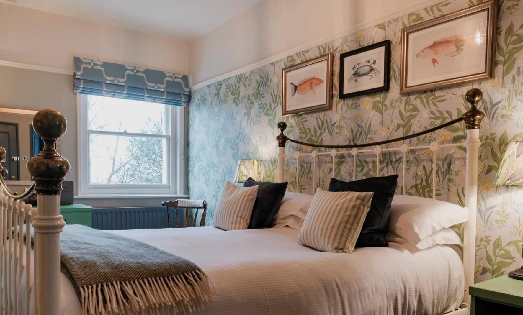 Bed in Fisherman's Haunt Hotel