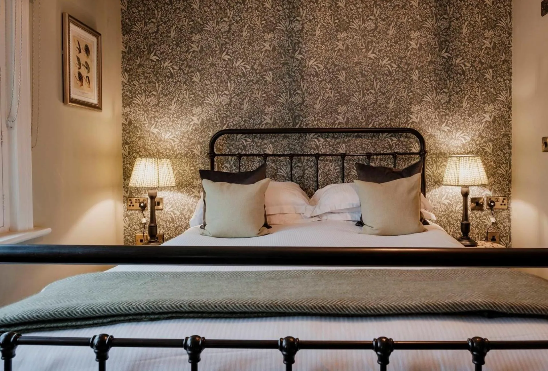 Bed in Fisherman's Haunt Hotel