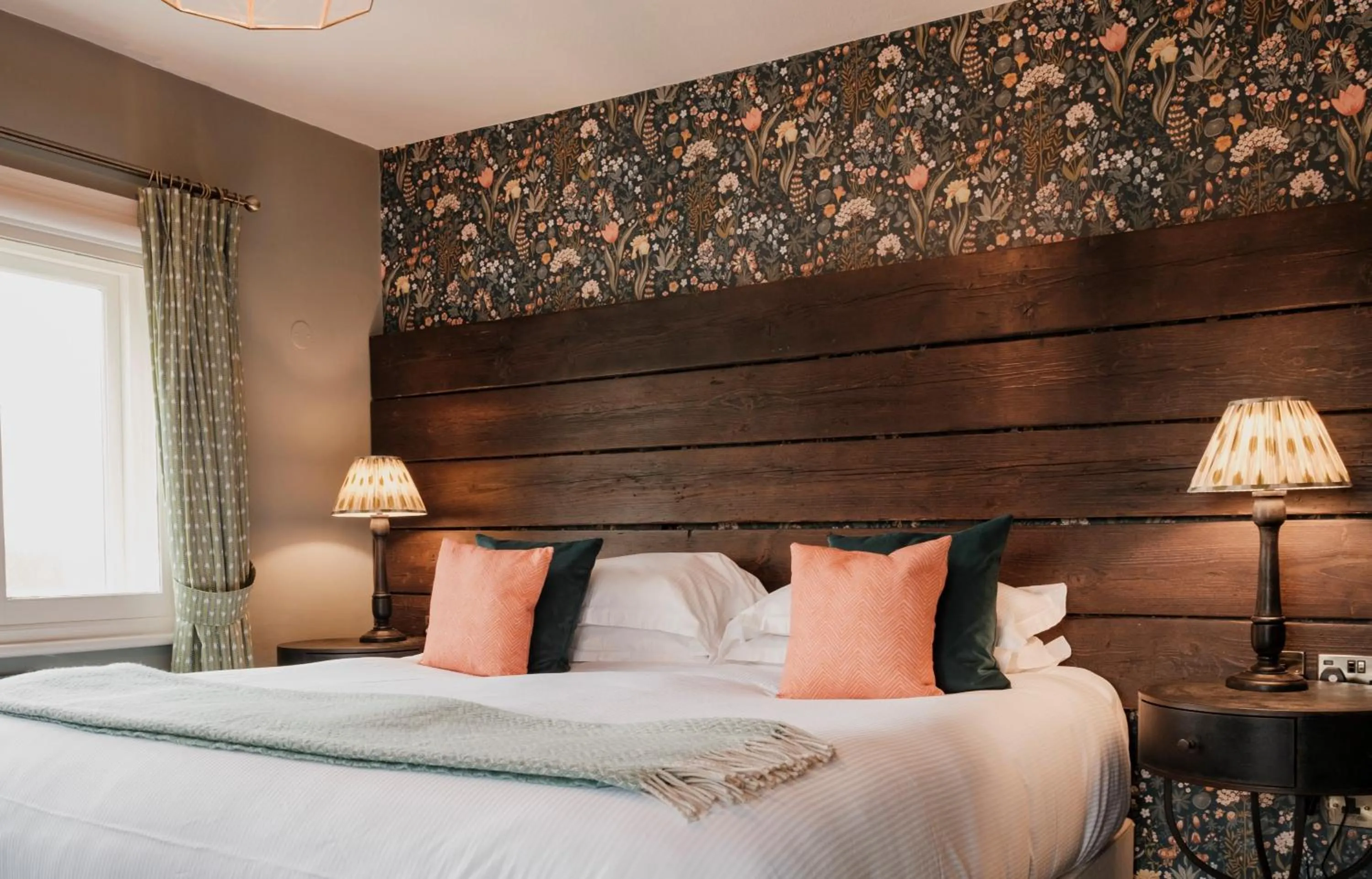 Bed in Fisherman's Haunt Hotel