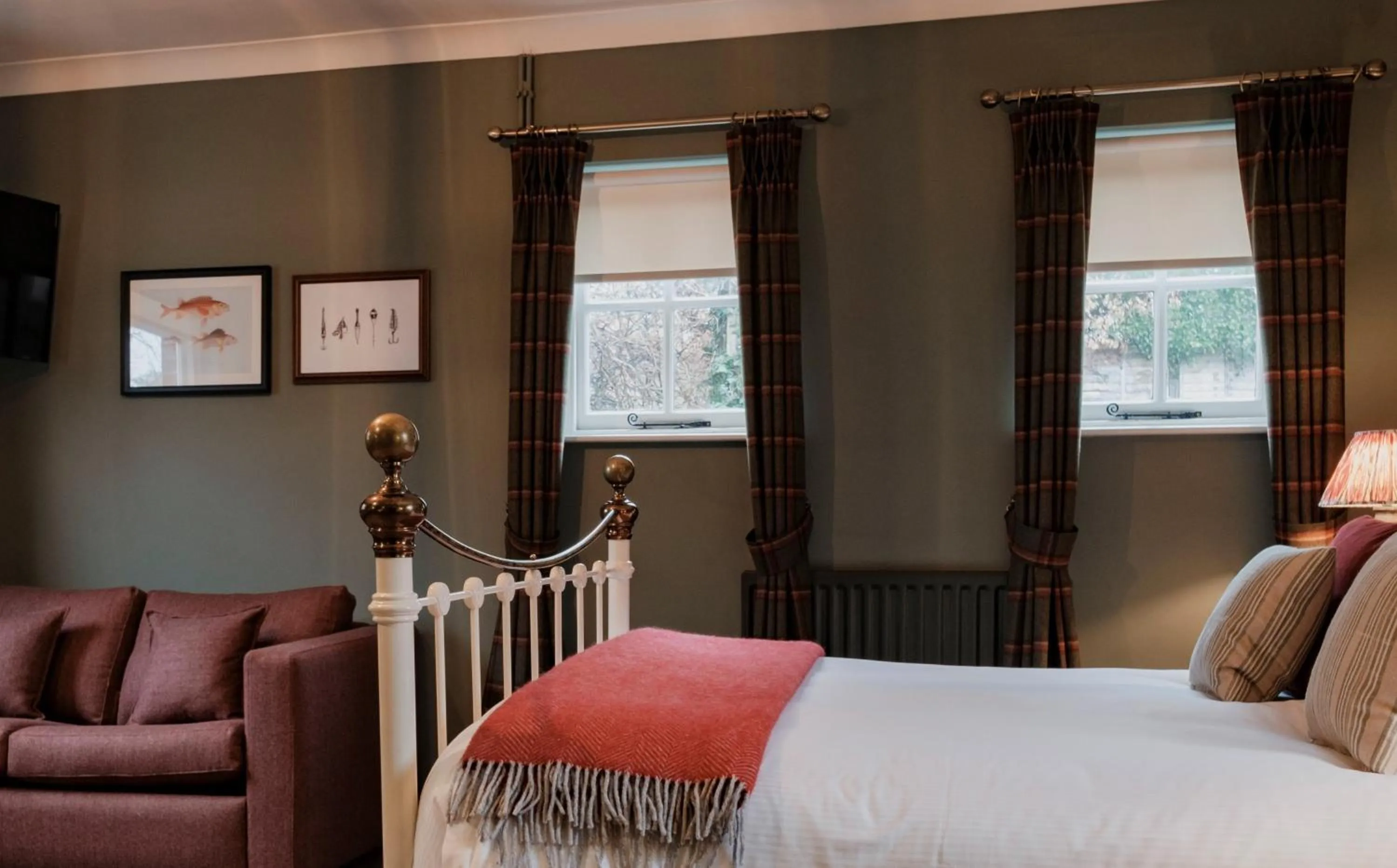 Bed in Fisherman's Haunt Hotel