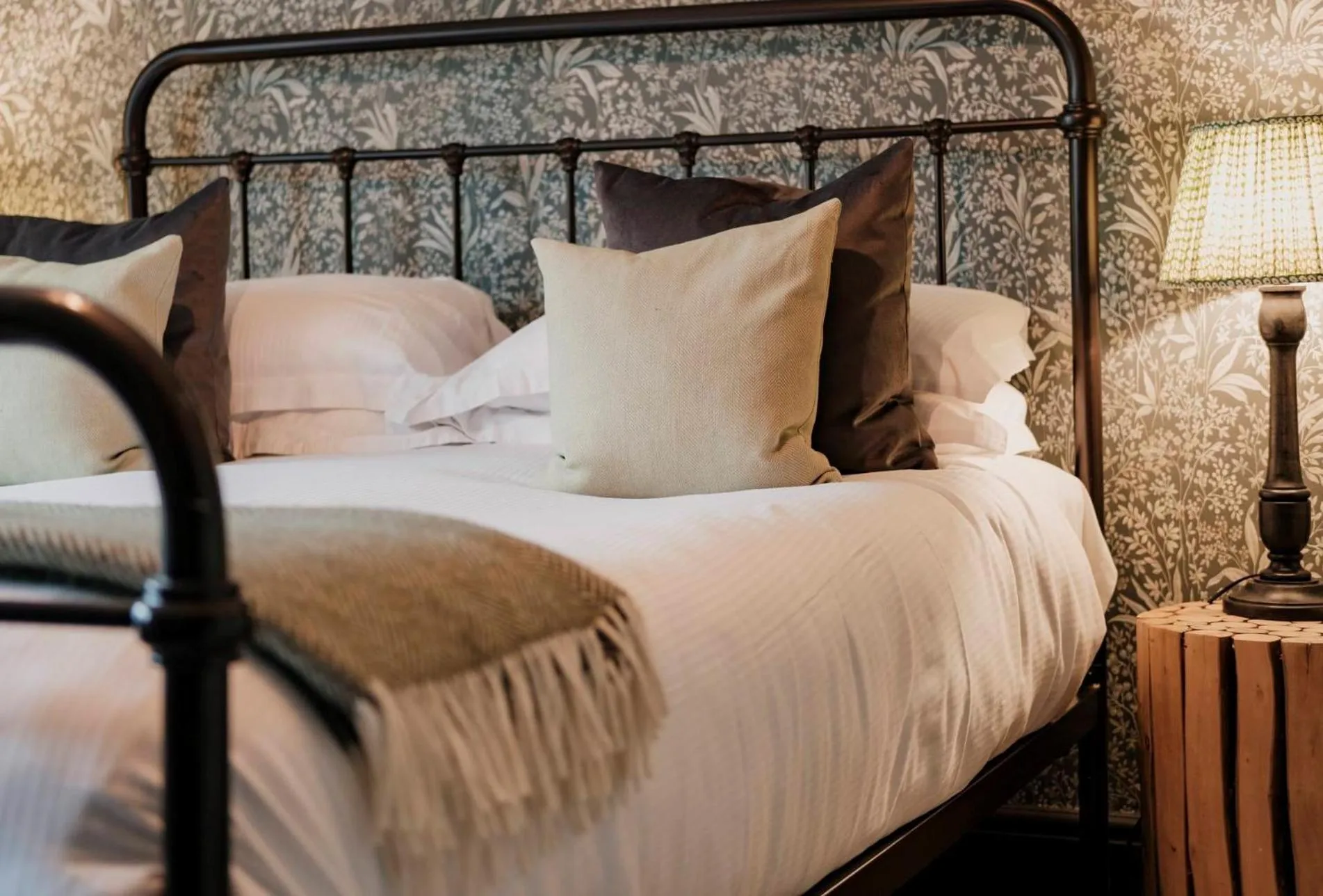 Bed in Fisherman's Haunt Hotel