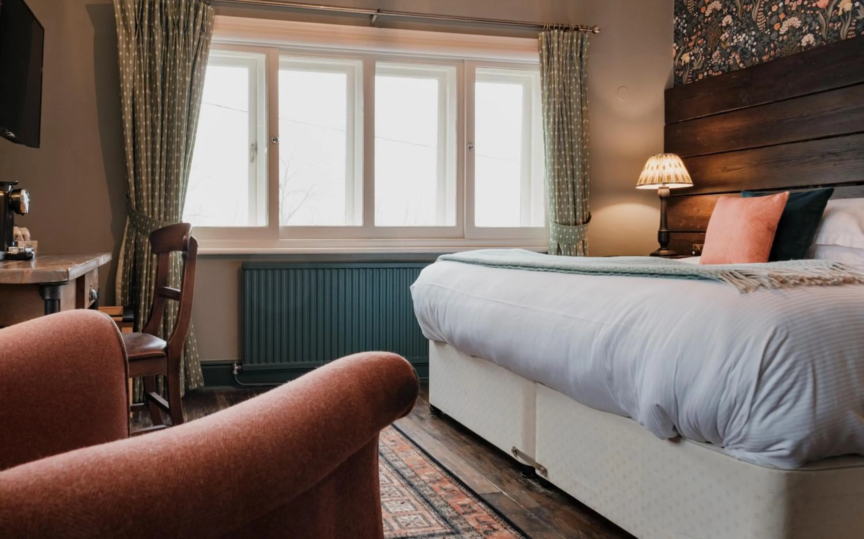 Photo of the whole room, Bed in Fisherman's Haunt Hotel