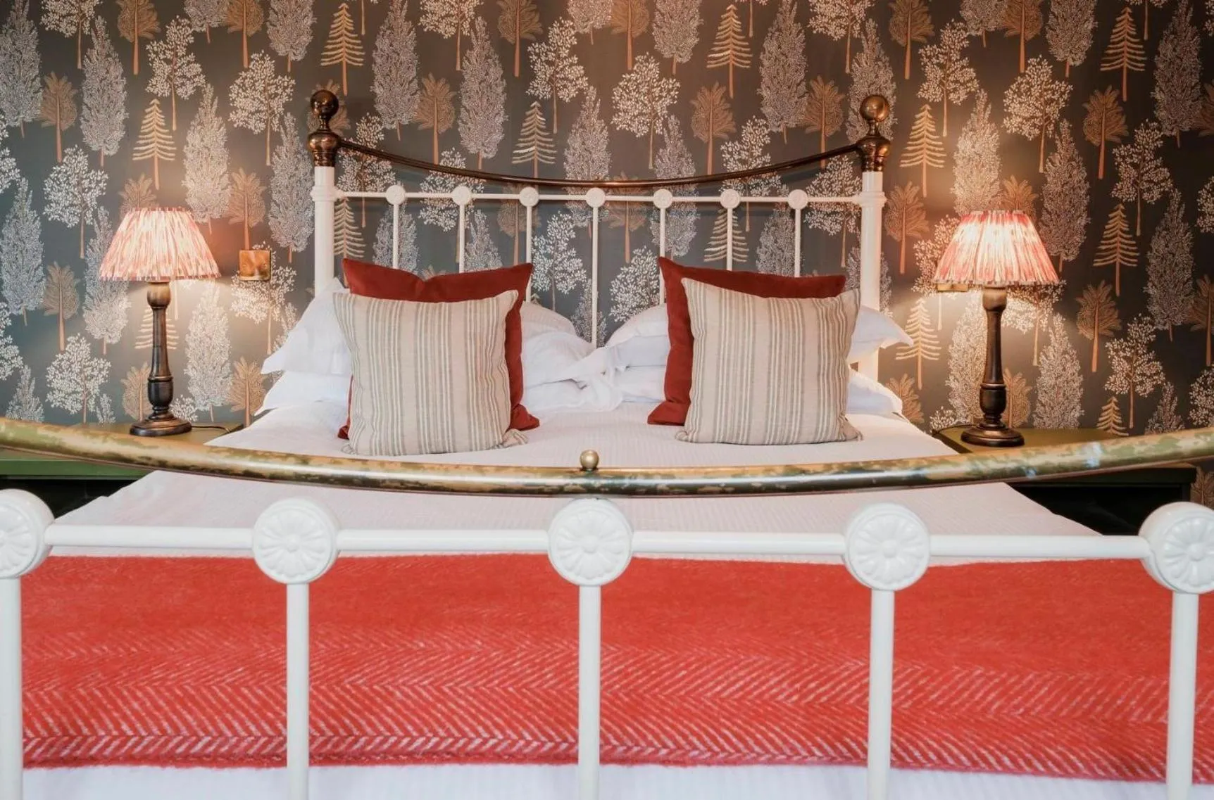 Bed in Fisherman's Haunt Hotel