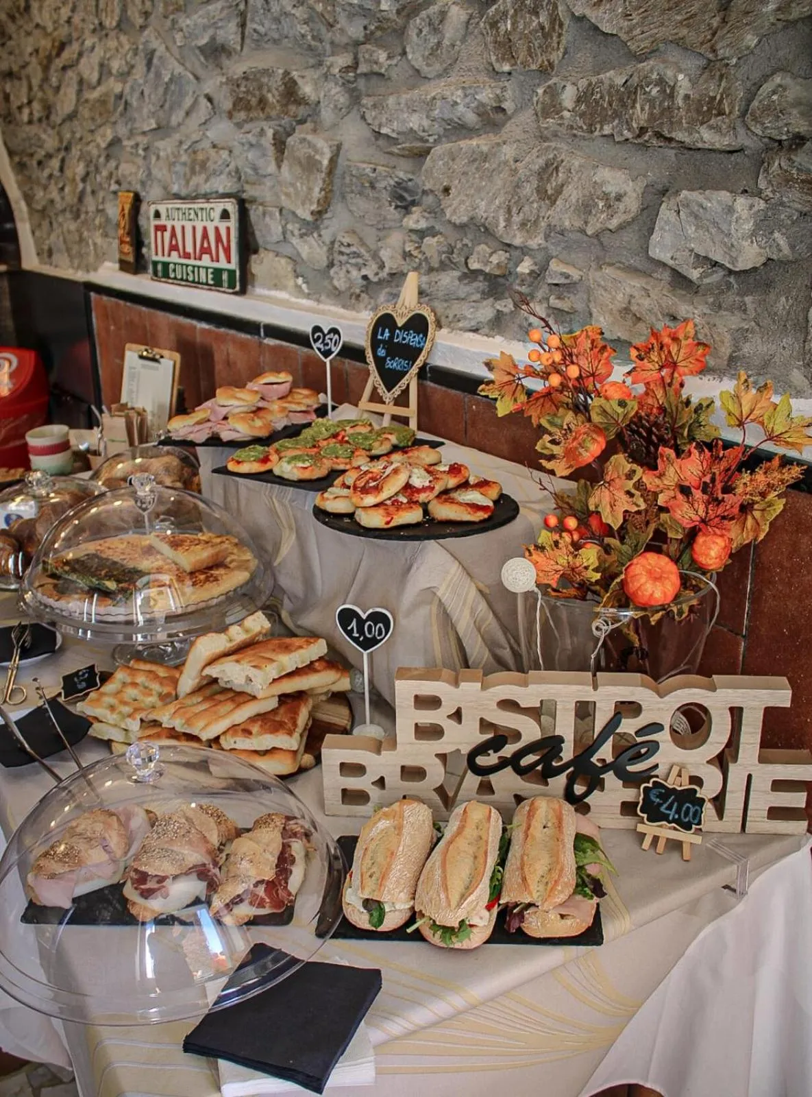 Restaurant/places to eat in Pensione Sorriso