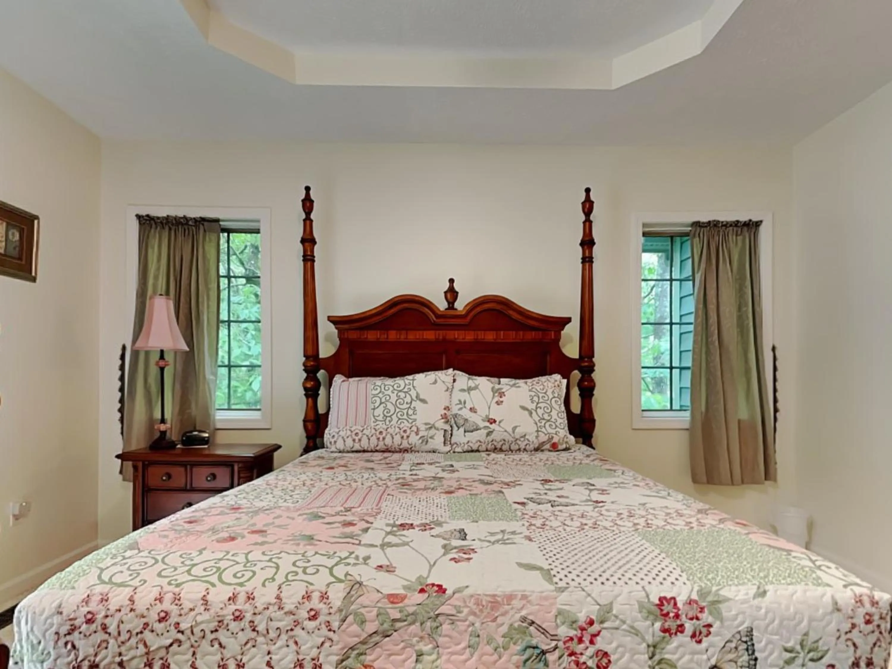 Property building, Bed in Butterfly Retreat