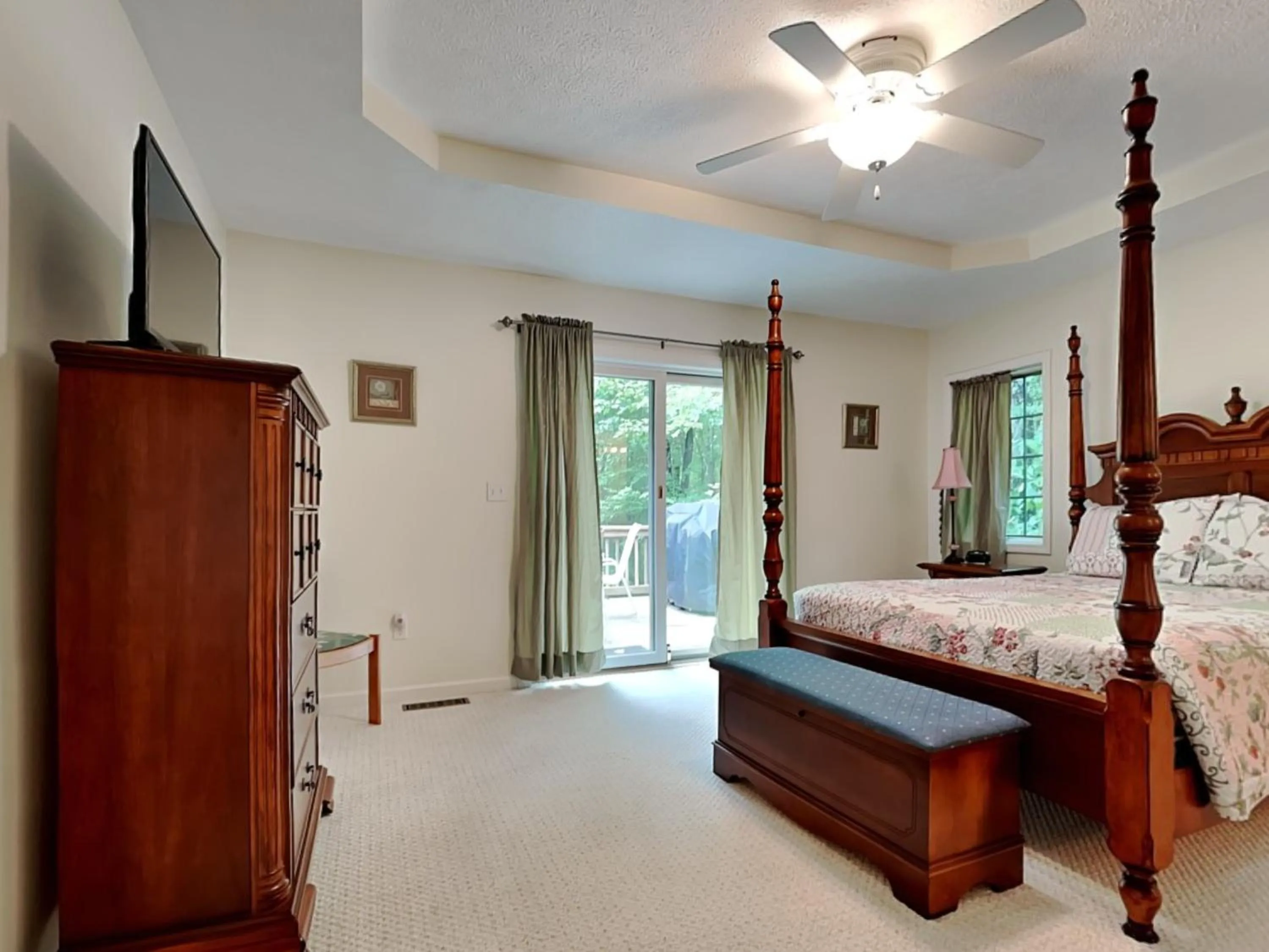 Property building, Bed in Butterfly Retreat