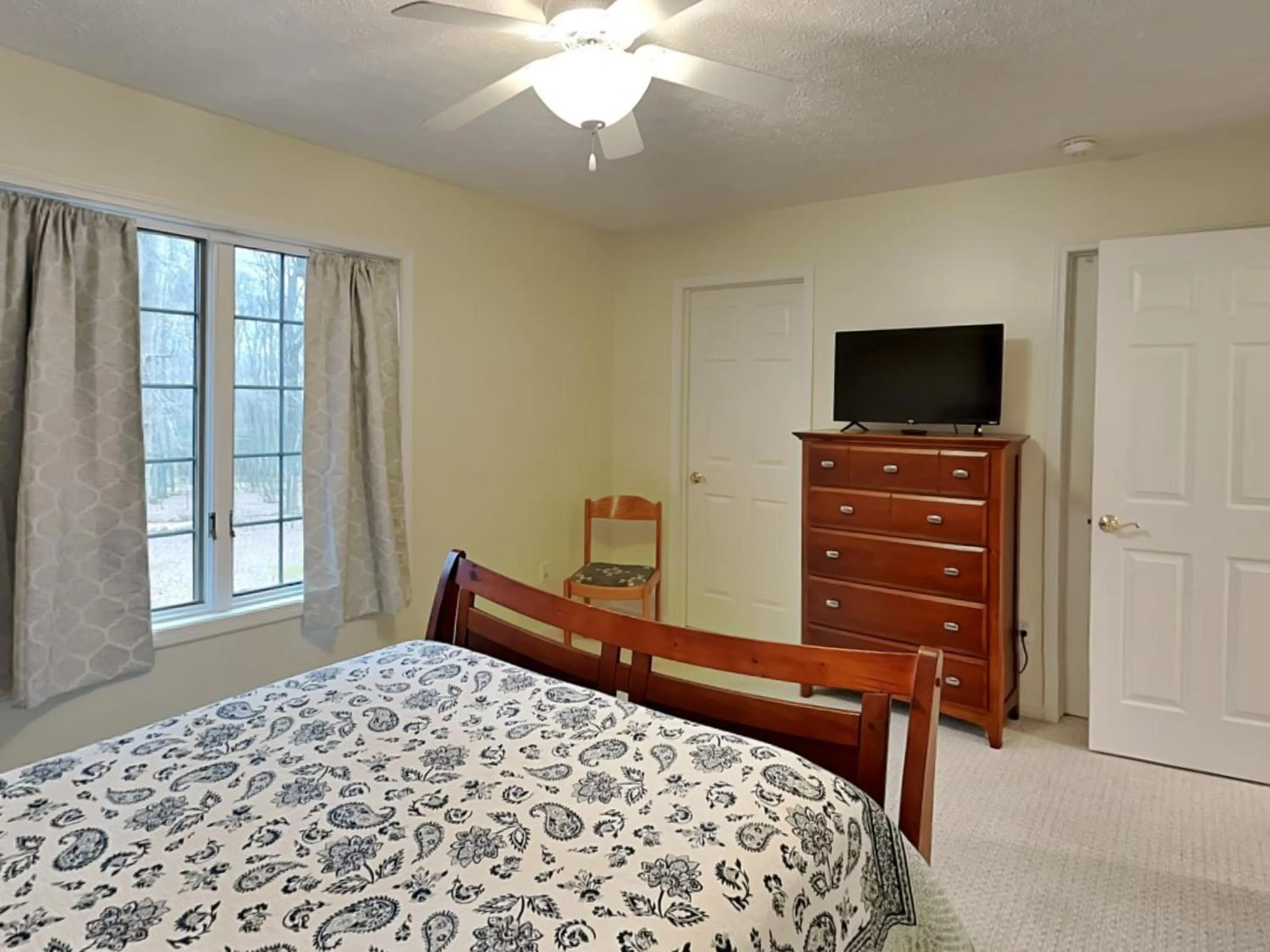 Bed in Butterfly Retreat