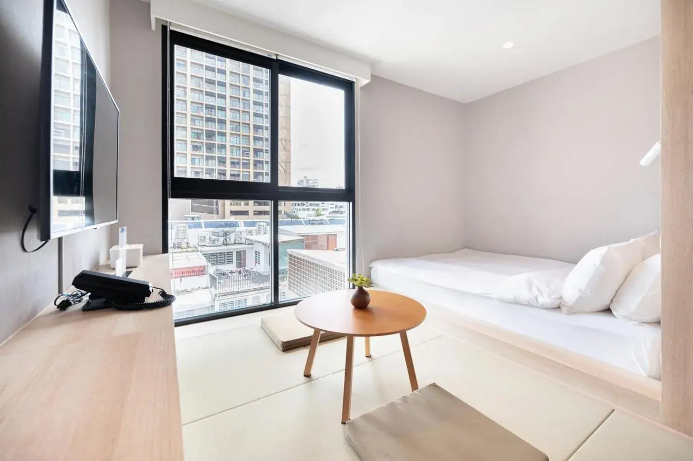 Bed in LiveZen Bangkok Sukhumvit Bed in LiveZen Bangkok Sukhumvit