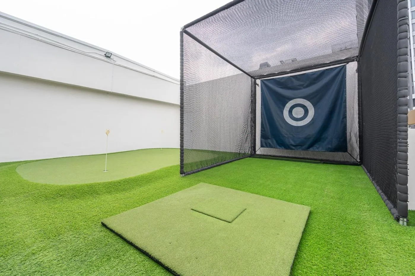 Minigolf in LiveZen Bangkok Sukhumvit