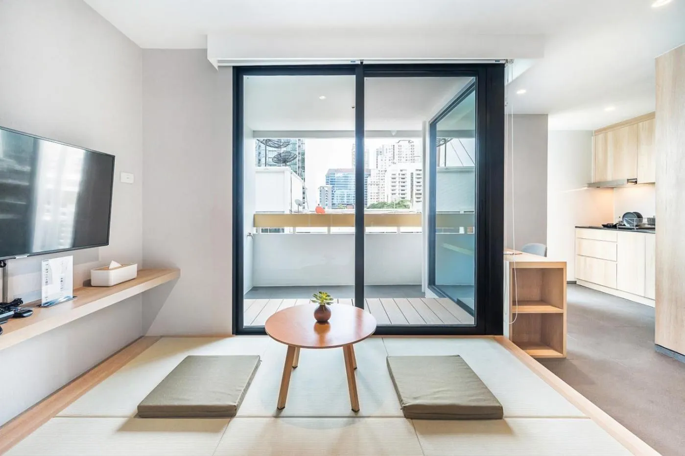 Kitchen or kitchenette in LiveZen Bangkok Sukhumvit