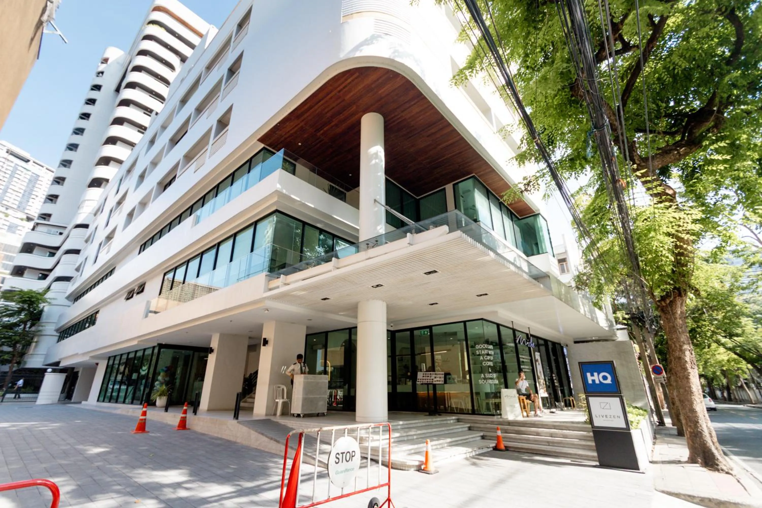 Property building in LiveZen Bangkok Sukhumvit