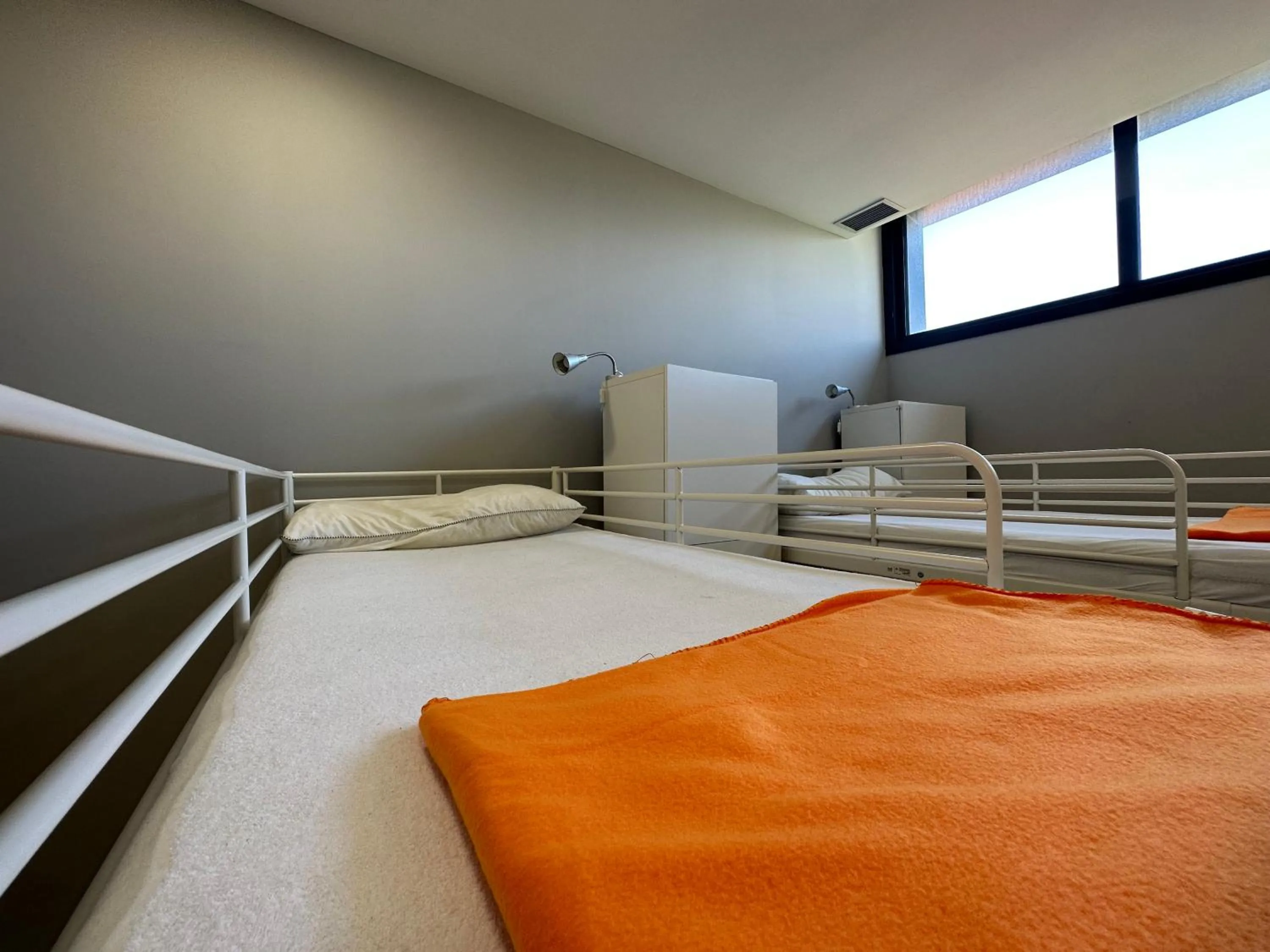 Quadruple Room with Private Bathroom in Vigo Beds & Rooms