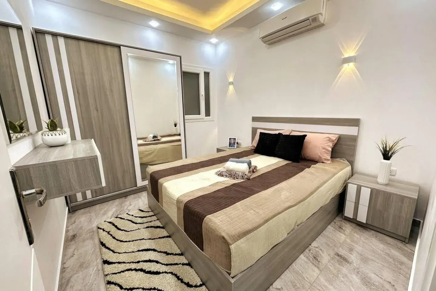 2 Bed Flat - Sleeps 6 - Pool - Parking - Wifi 2 Bed Flat - Sleeps 6 - Pool - Parking - Wifi