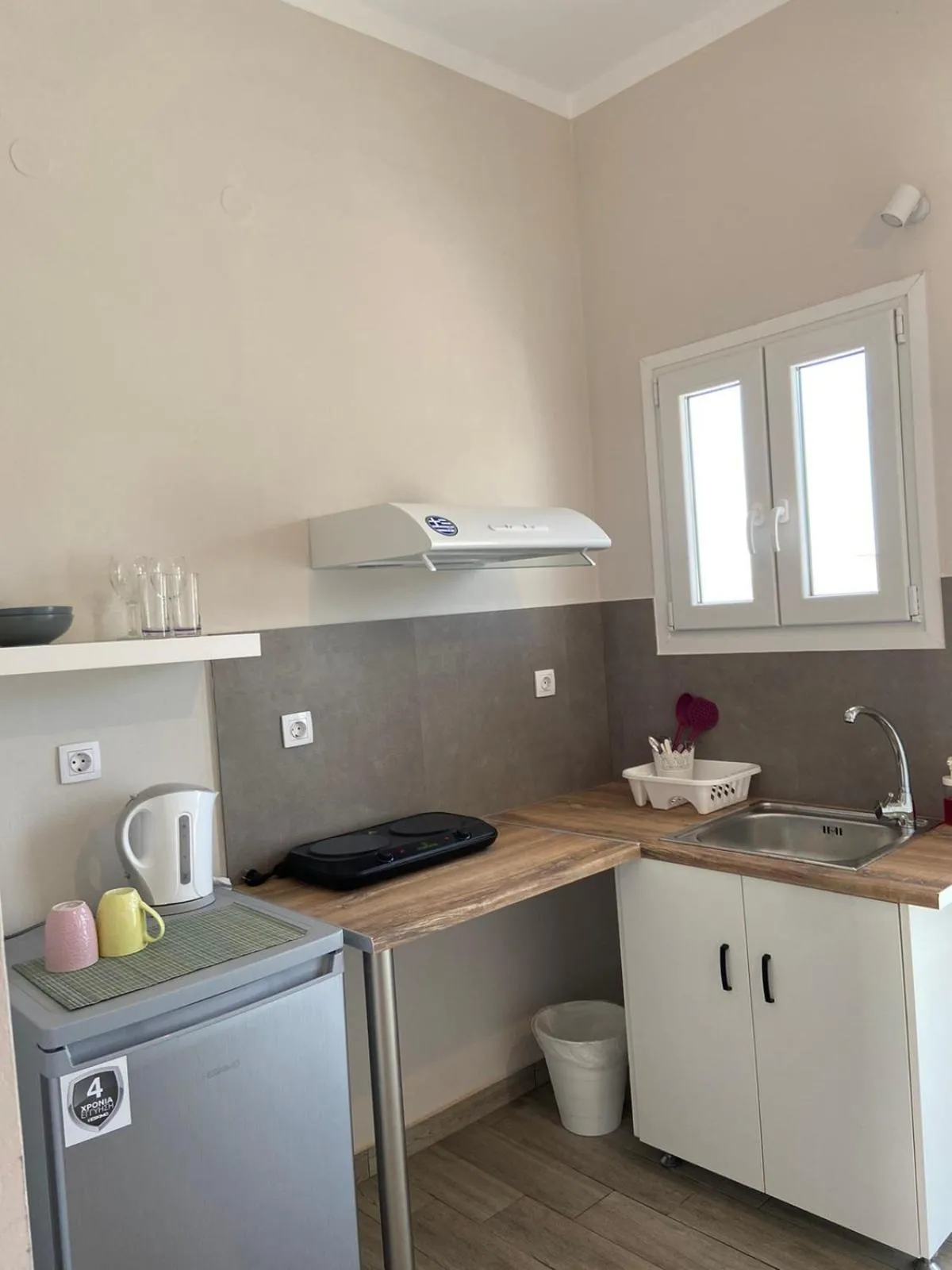 Coffee/tea facilities in Elia Apartments