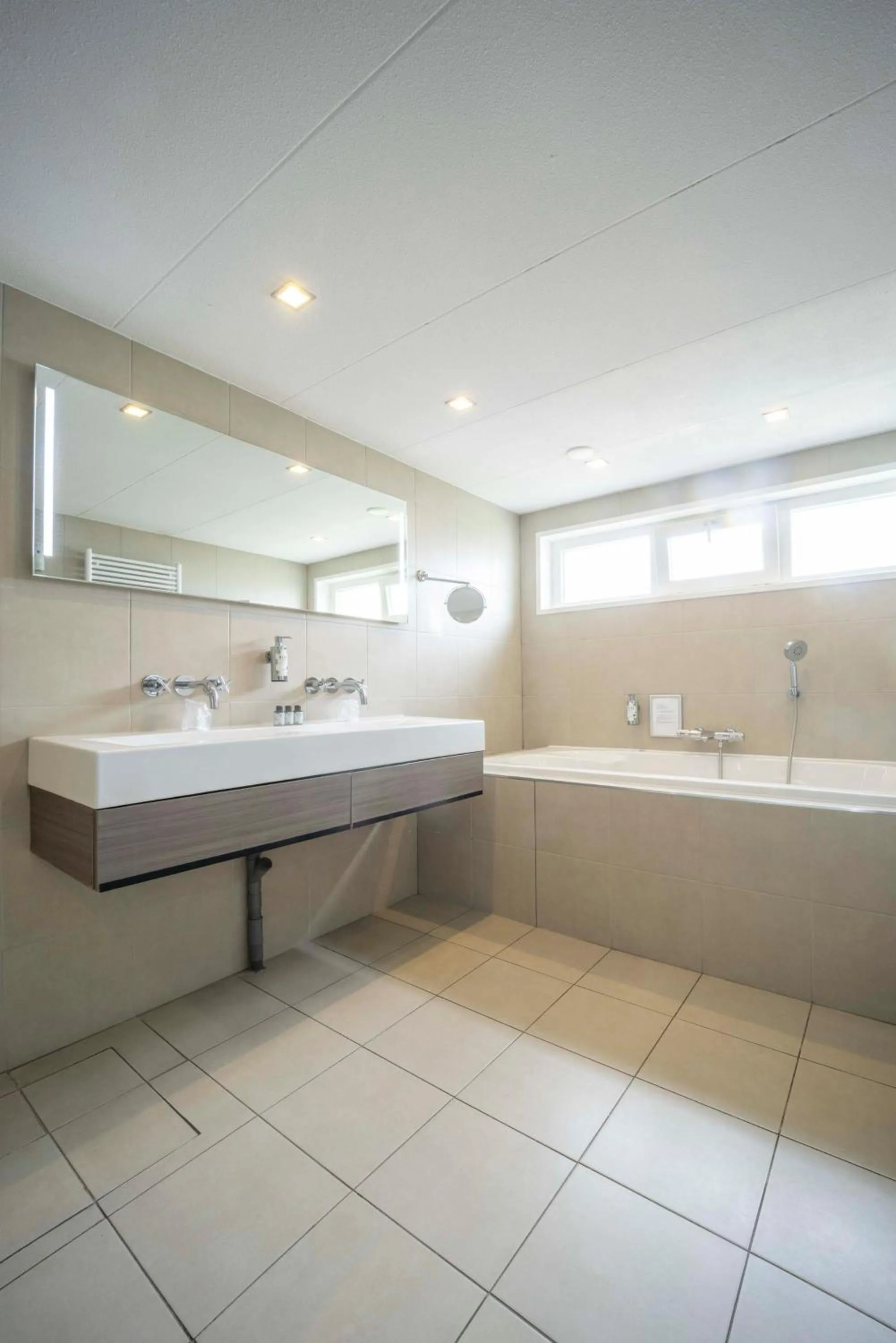 Bathroom in Fletcher Zuiderduin Beachhotel