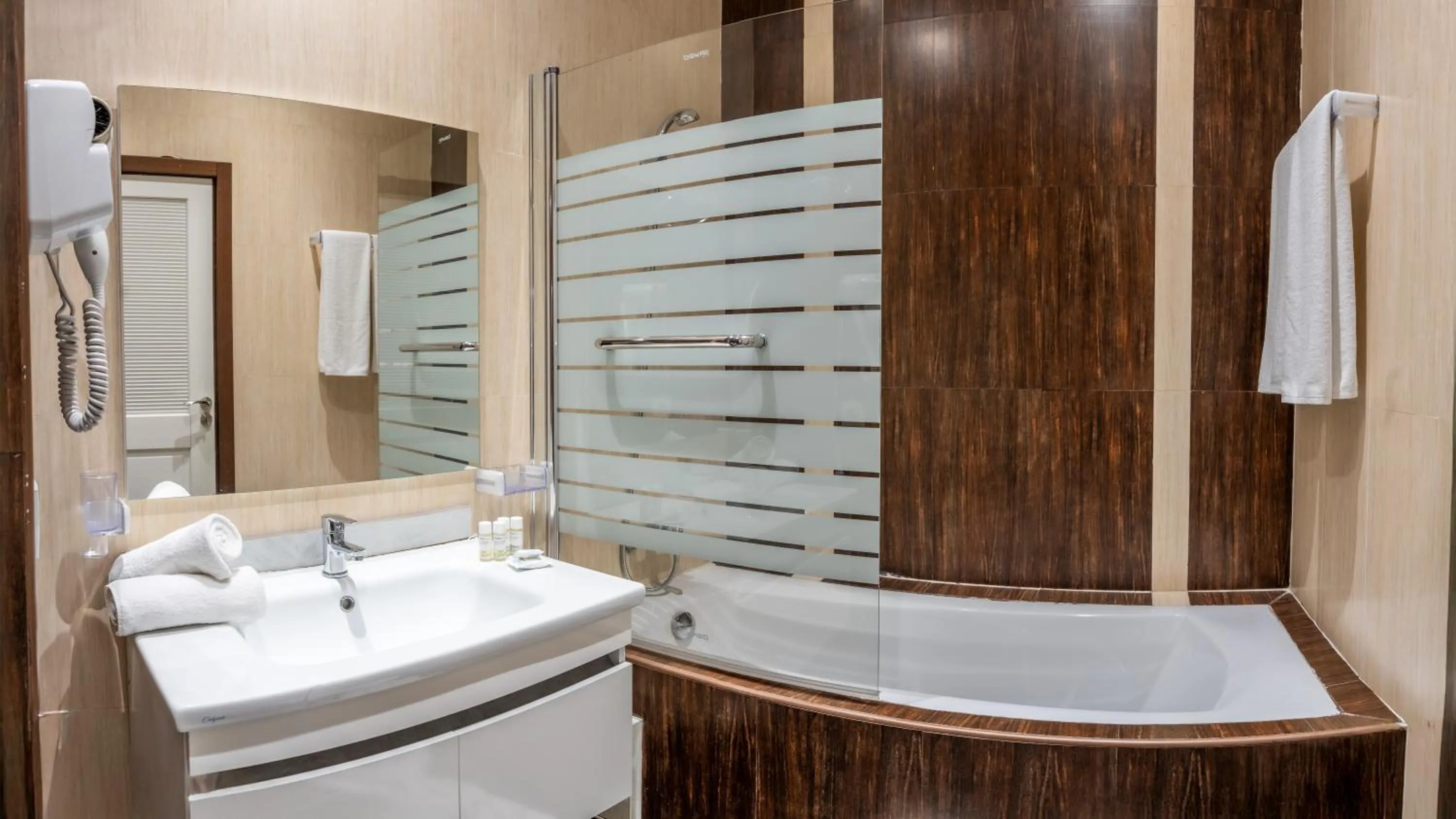 Bathroom in PLAYA DEL PACHA Suites Hotel