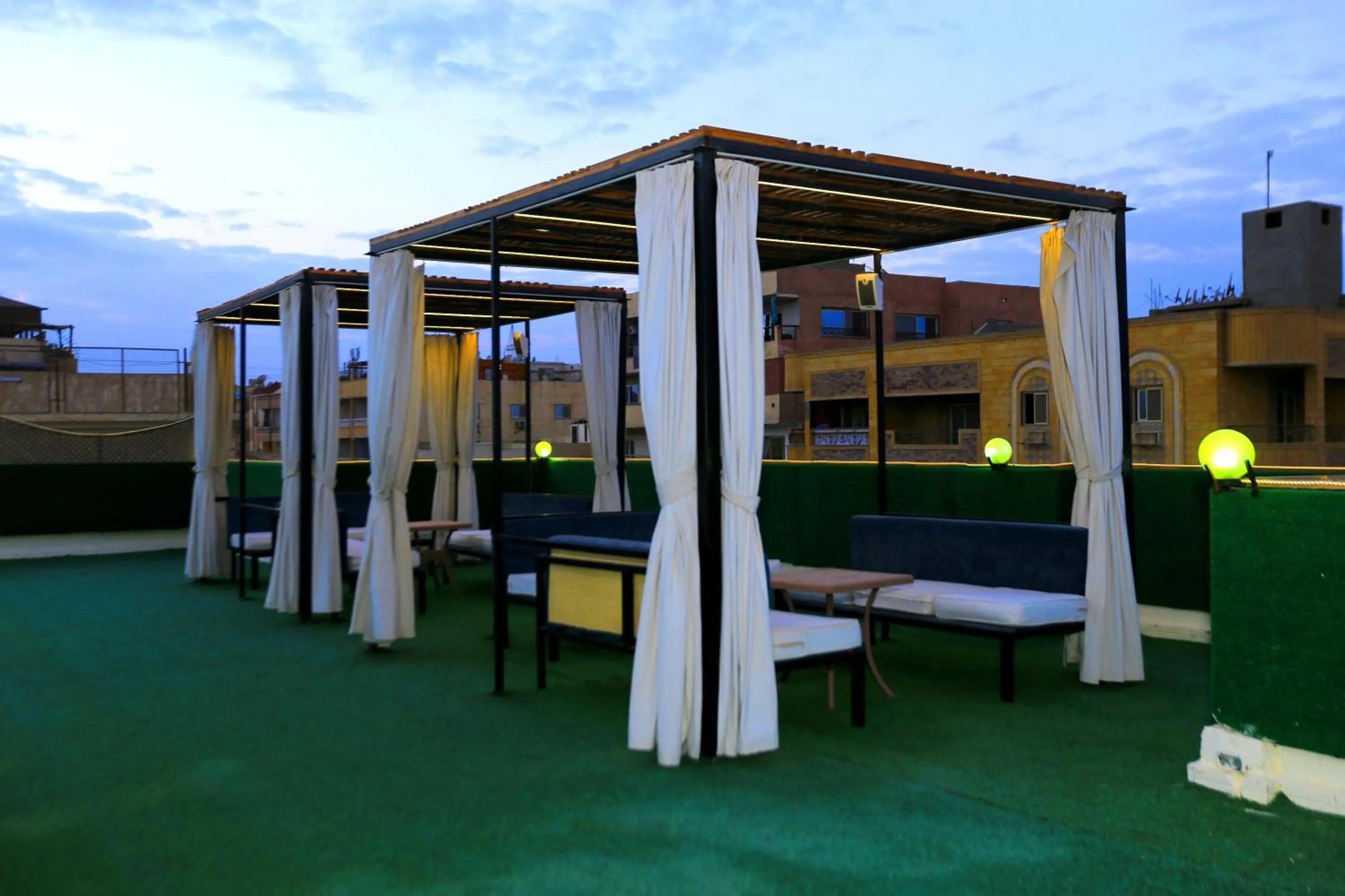 Balcony/Terrace in fabulous View pyramids inn