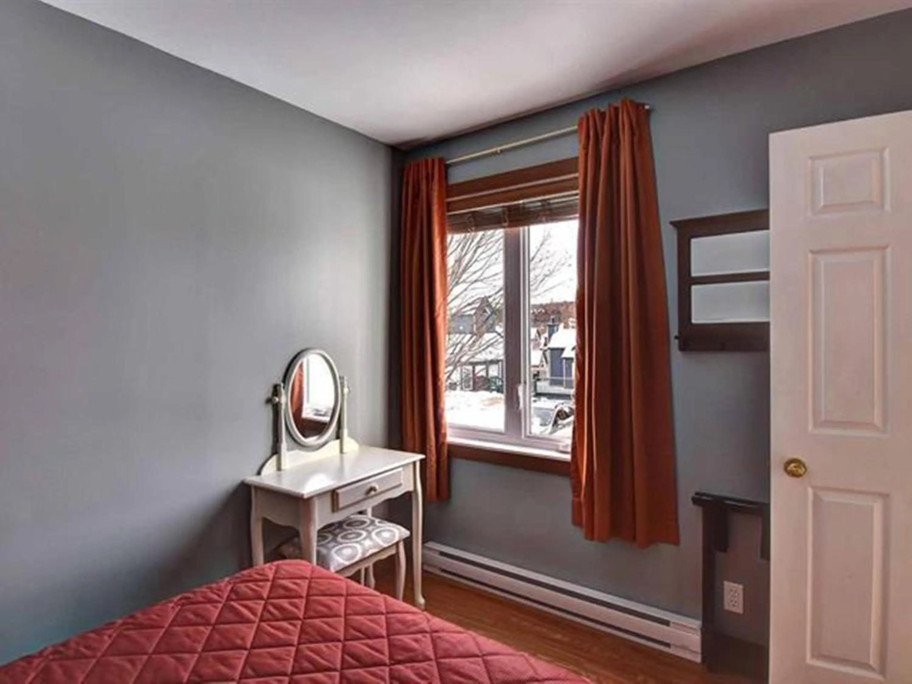 Bed in Bright Condo near the Lake by GLOBALSTAY