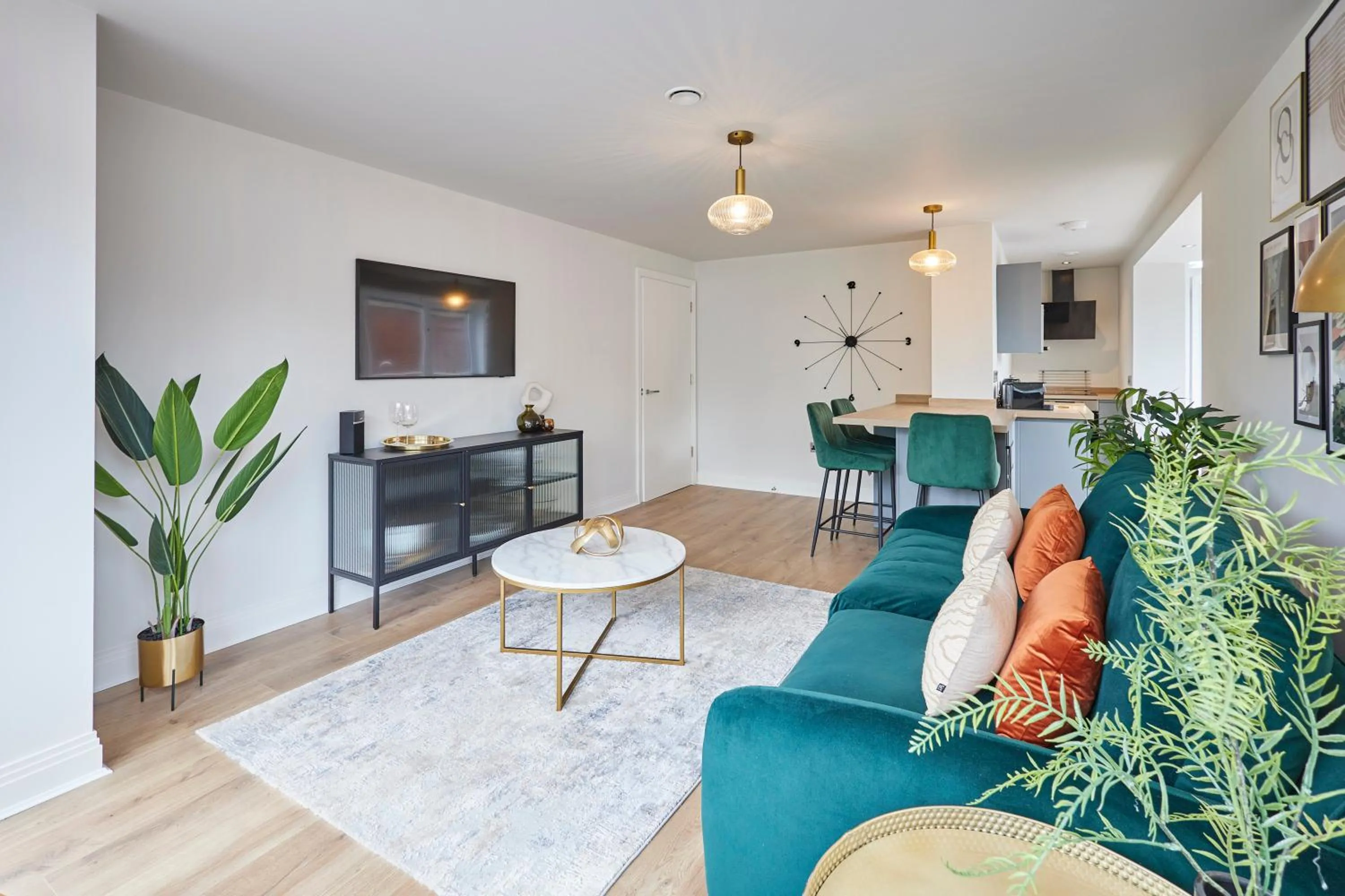 TV and multimedia in Host & Stay - Scarborough View Luxury Apartment