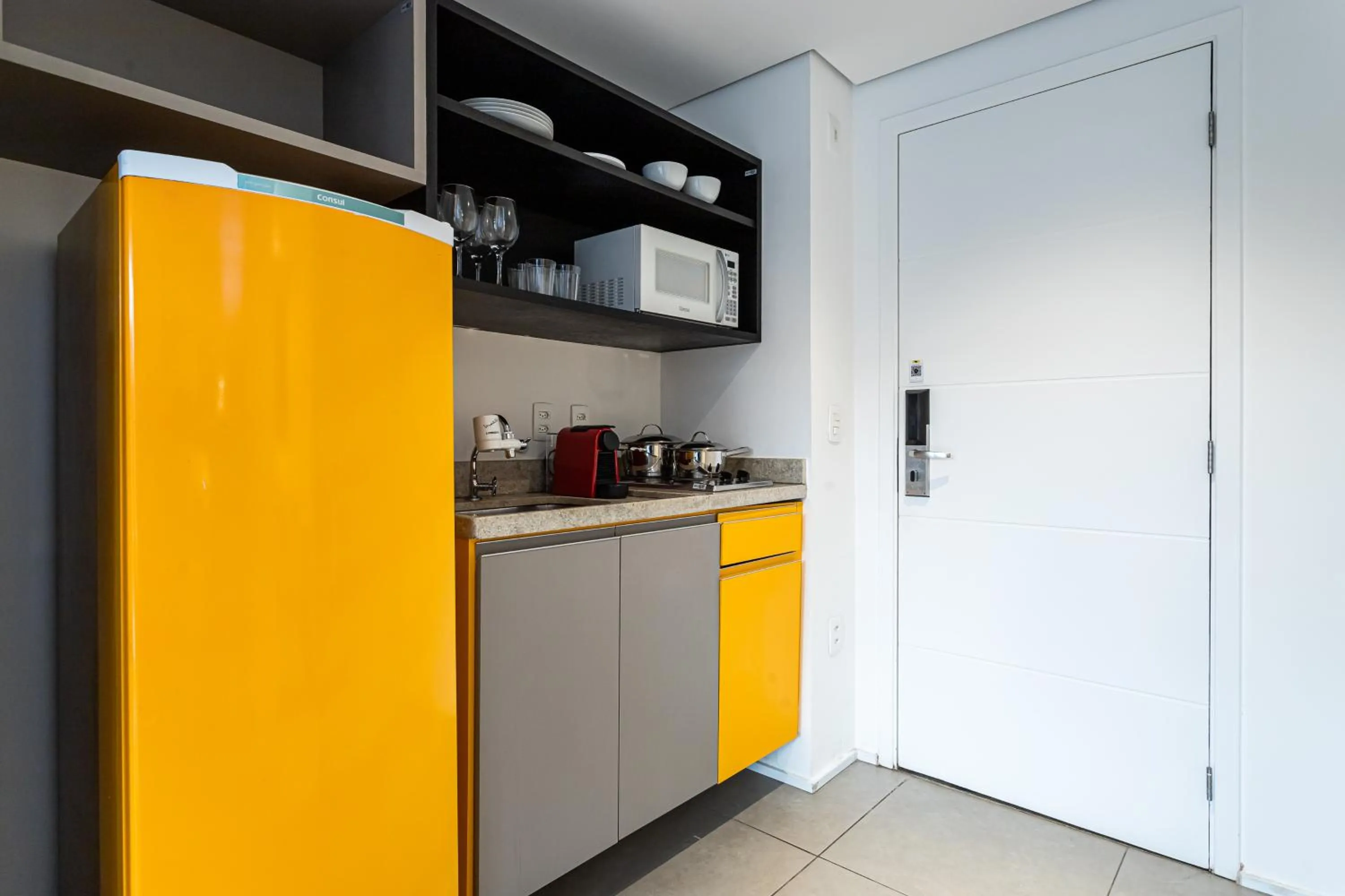 Kitchen or kitchenette in KASA by Viva - Prédio completo ao lado da Faria Lima