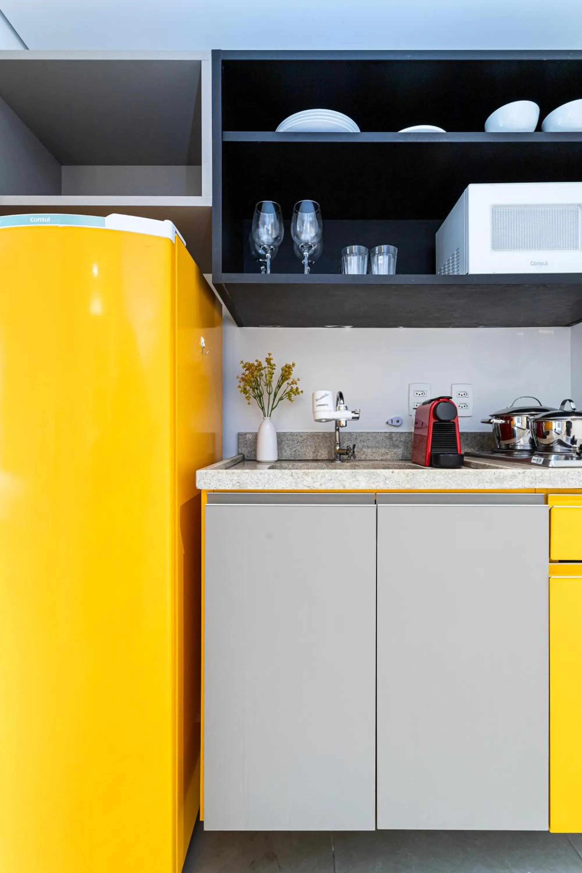 Kitchen or kitchenette in KASA by Viva - Prédio completo ao lado da Faria Lima