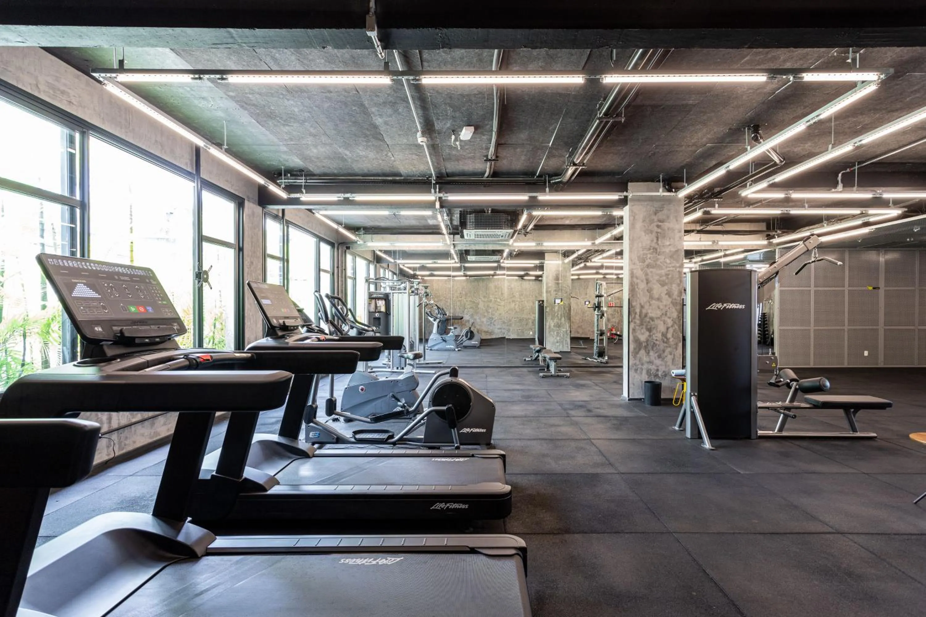 Fitness centre/facilities in KASA by Viva - Prédio completo ao lado da Faria Lima