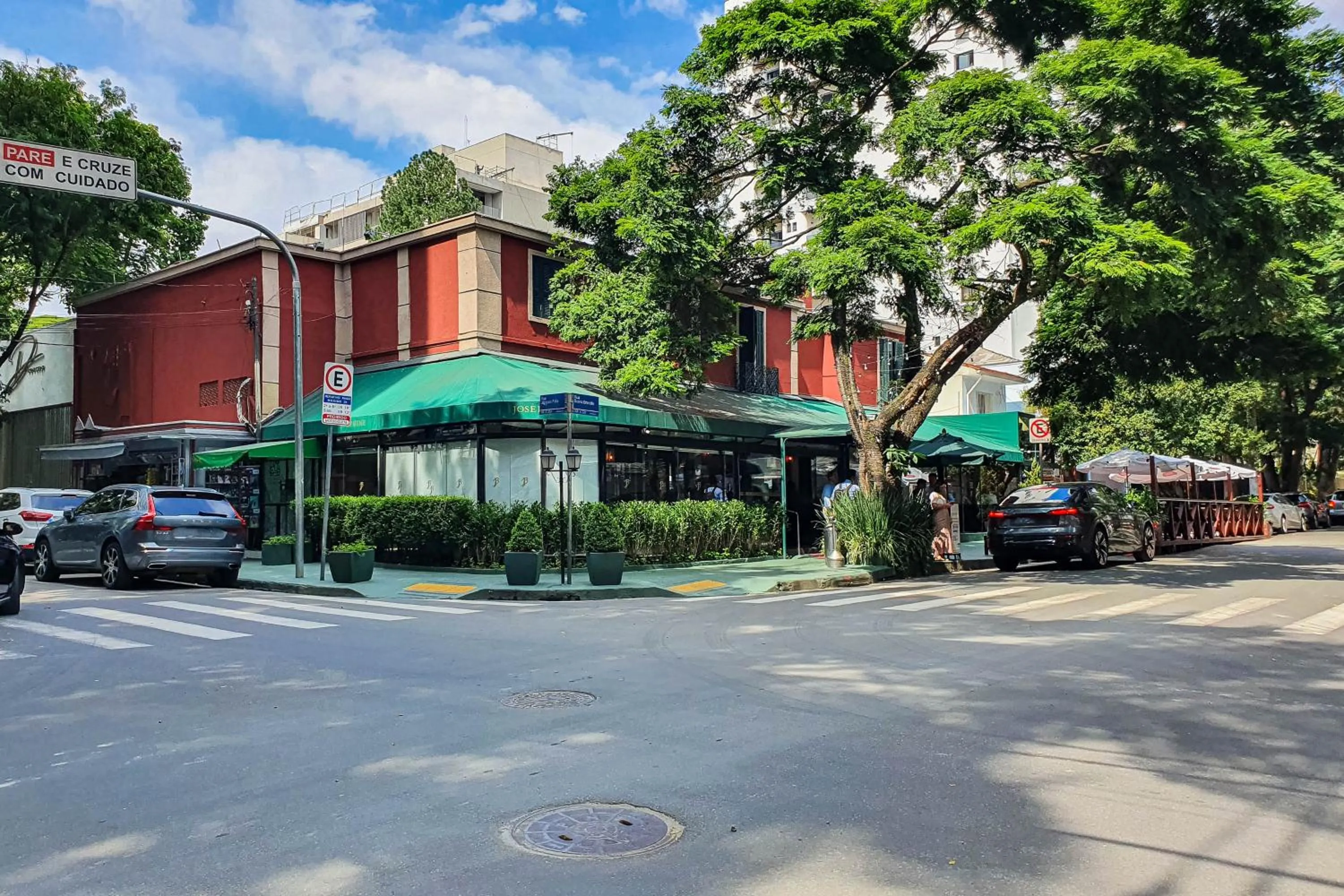 Street view in KASA by Viva - Prédio completo ao lado da Faria Lima